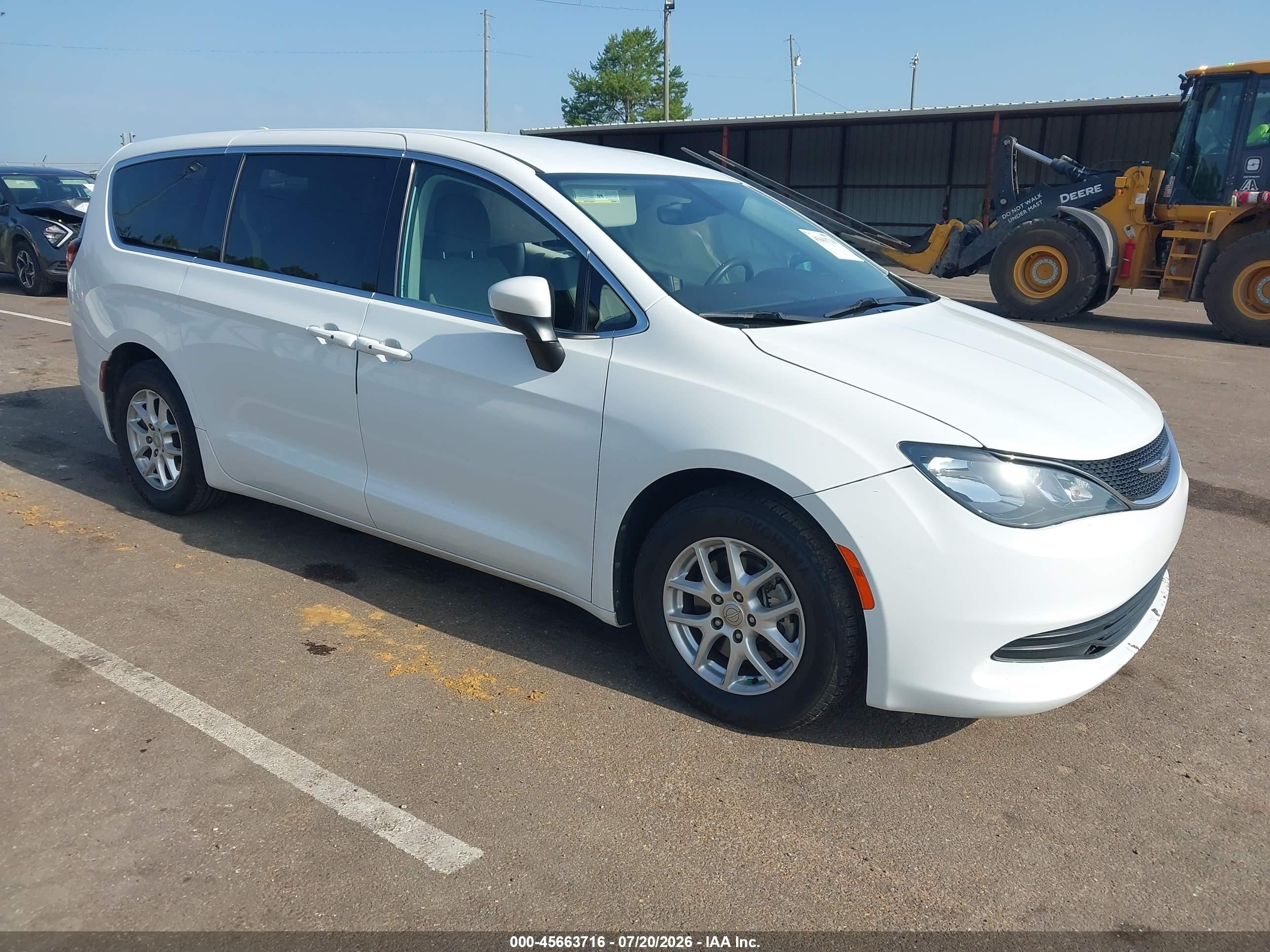 2017 Chrysler Pacifica Touring, VIN 2C4RC1DG7HR777045 — Side