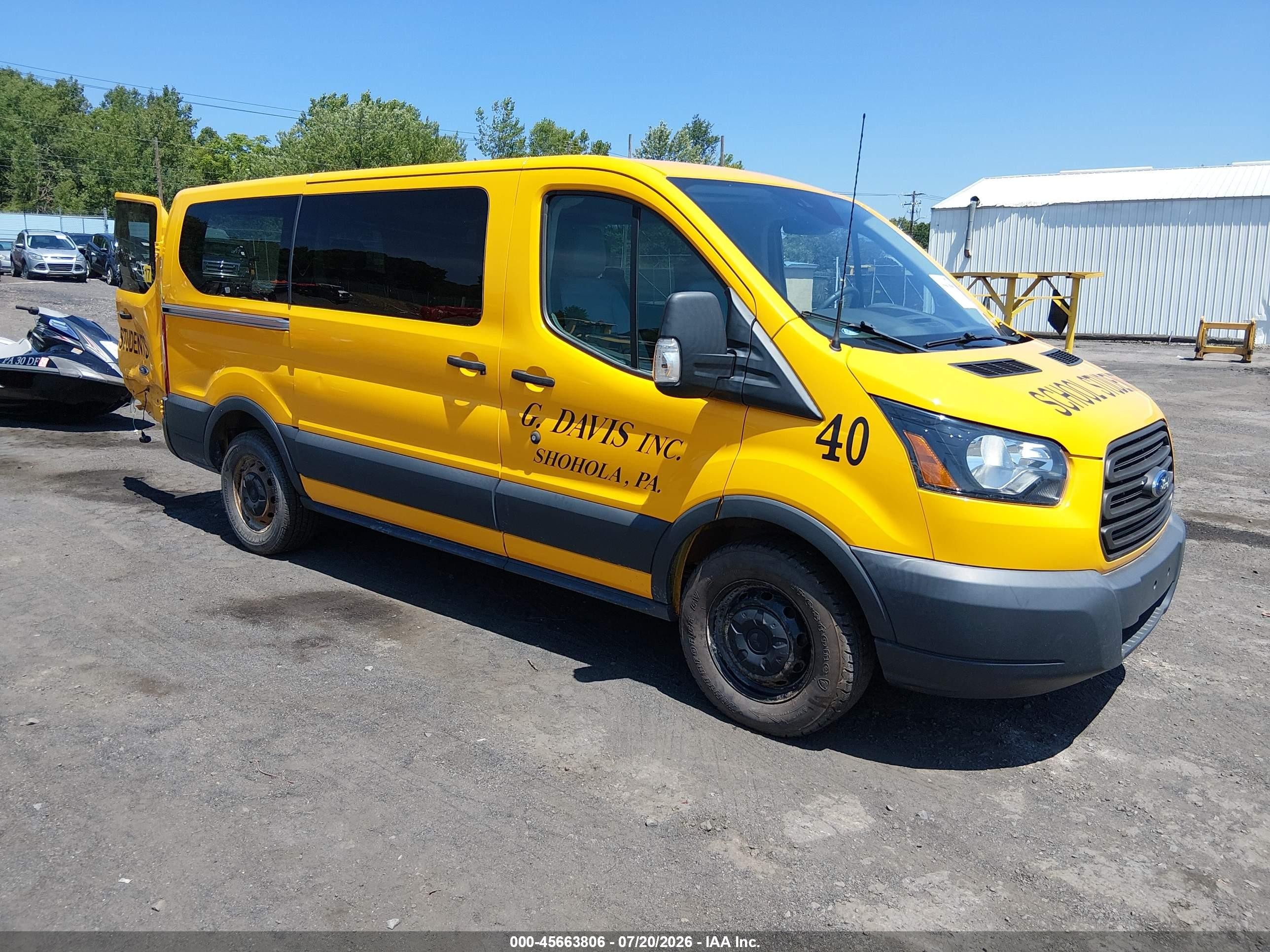 2017 Ford Transit XL, VIN 1FMZK1YM6HKA40268 — Зад