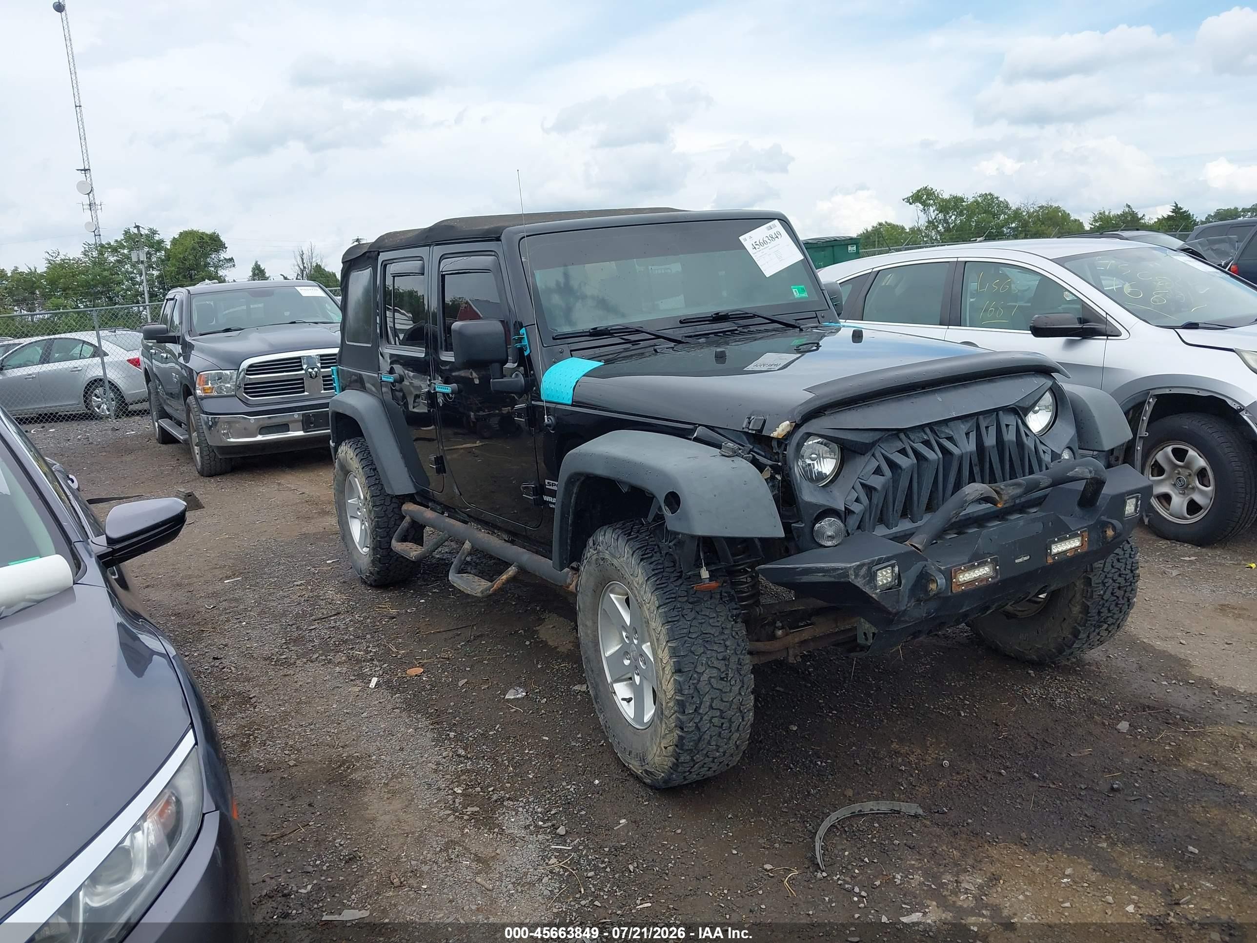 2015 Jeep Wrangler Unlimited Sport, VIN 1C4HJWDG0FL688423 — Перед