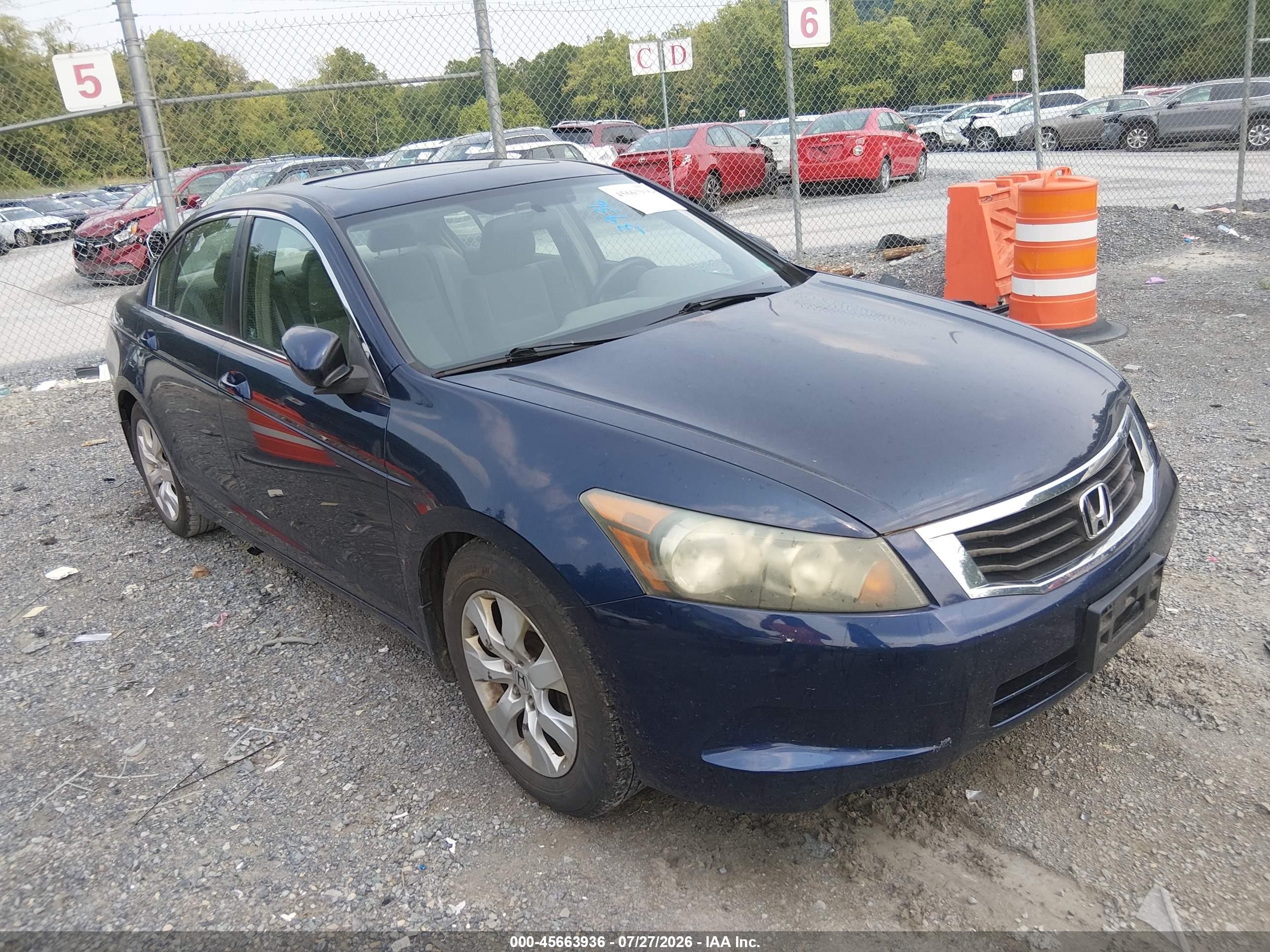 2008 Honda Accord EX, VIN 1HGCP26708A036836 — Перед