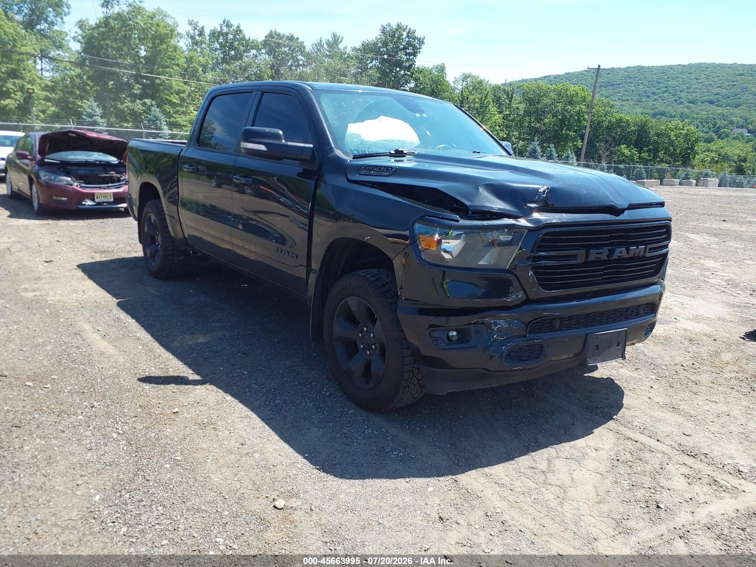 2019 Ram 1500 Big Horn, VIN 1C6SRFFT1KN748465 — Перед