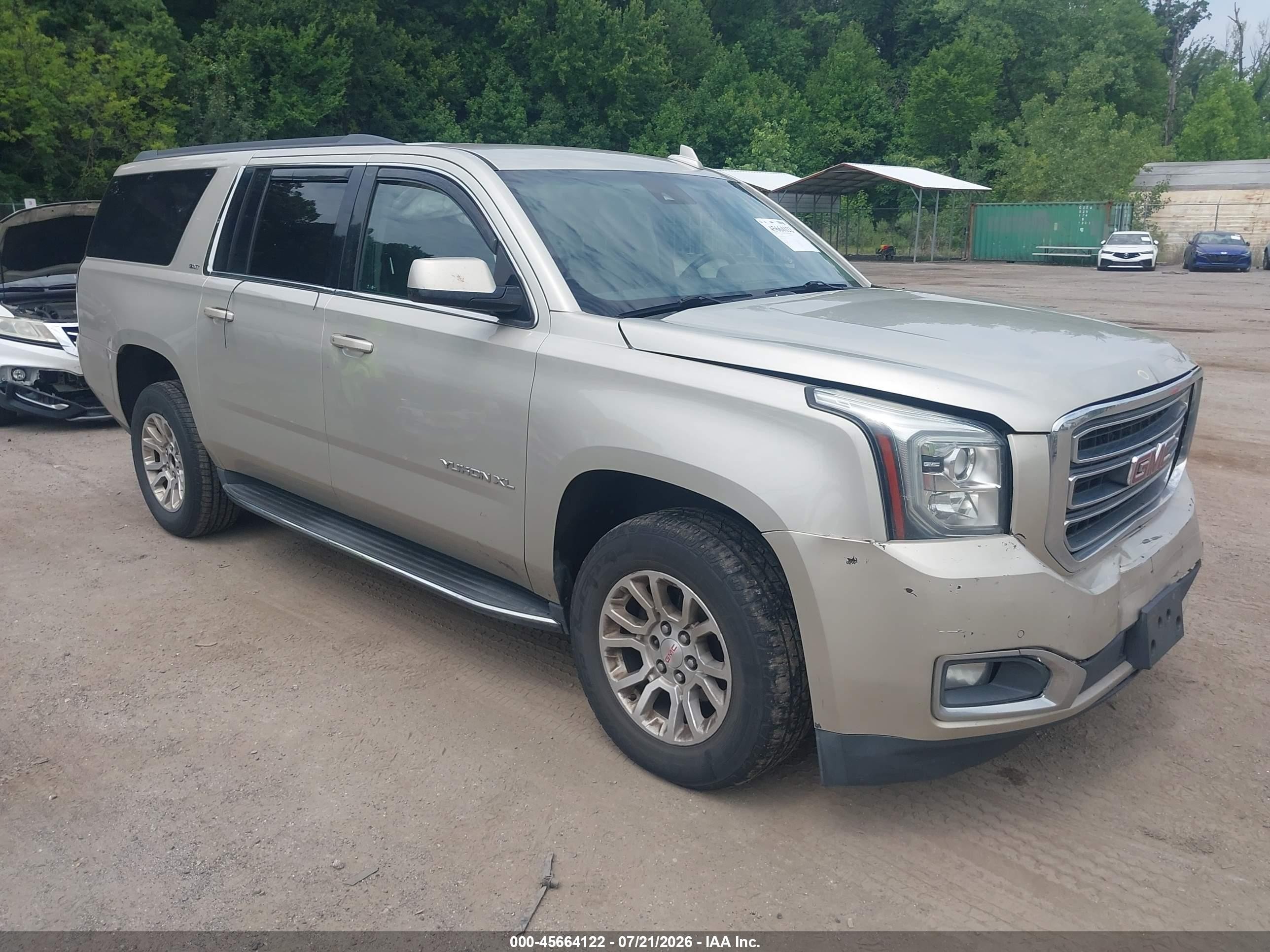 2017 GMC Yukon XL SLT, VIN 1GKS2GKC0HR141116 — Front end