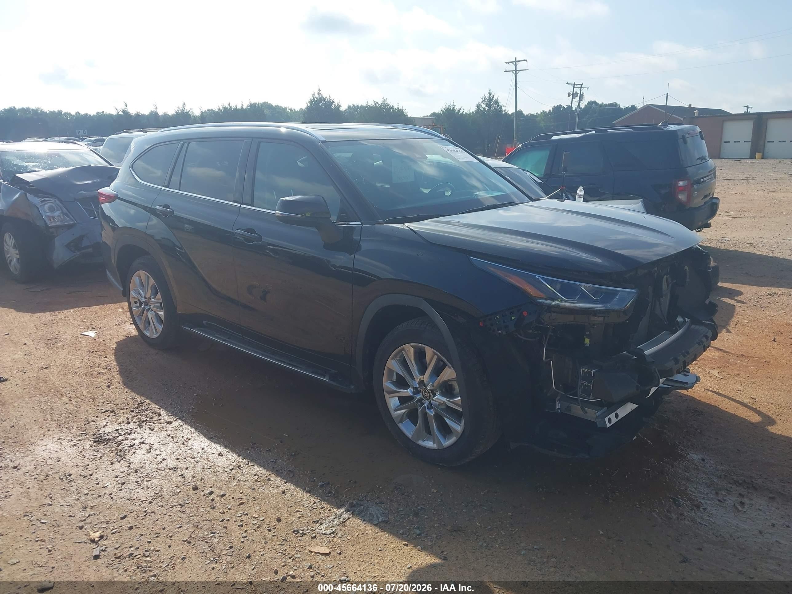 2023 Toyota Highlander XLE, VIN 5TDKDRAH5PS016739 — Front end