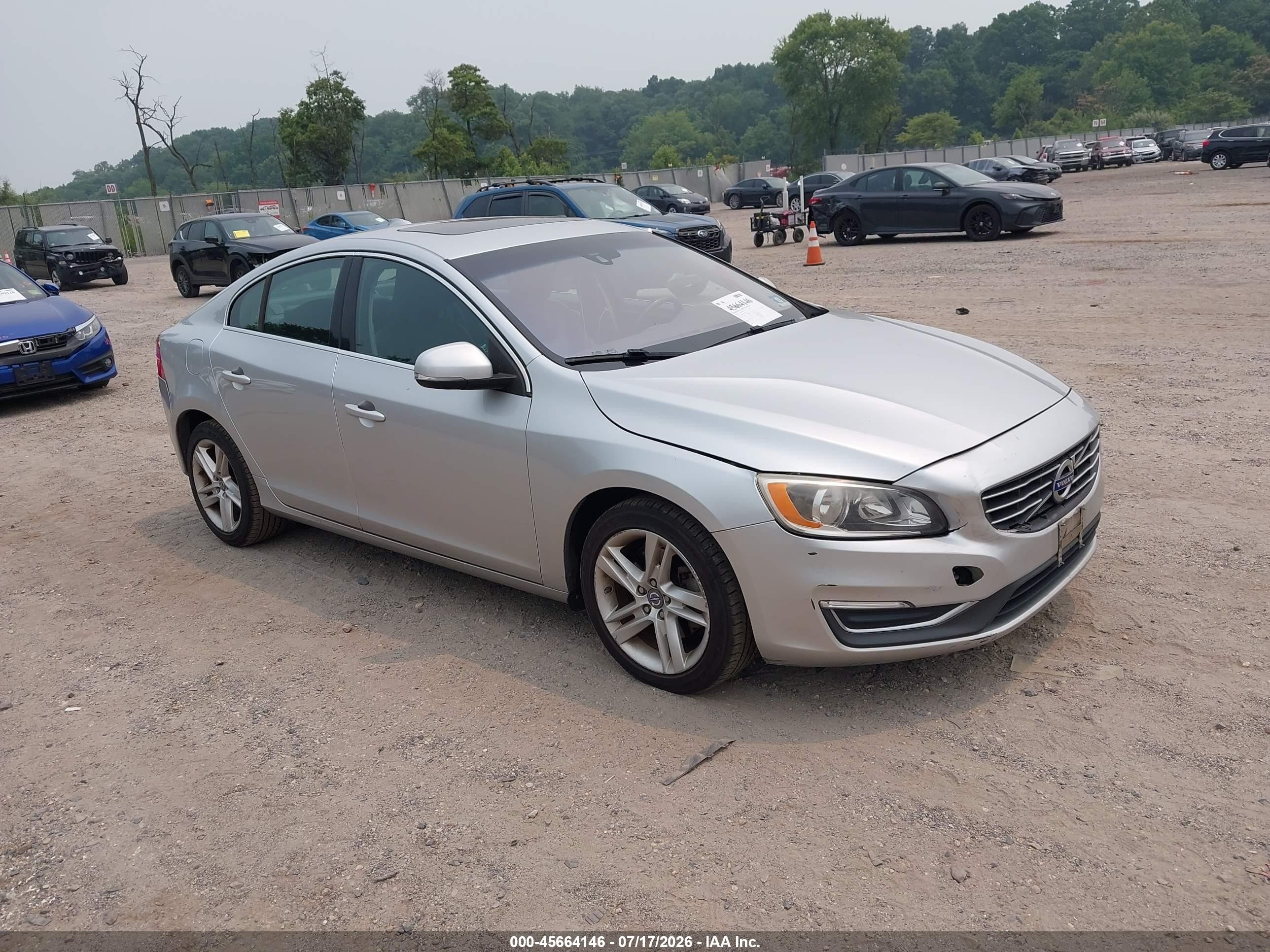 2015 Volvo S60 T5 Drive-E Premier, VIN YV126MFB4F1305070 — Front end