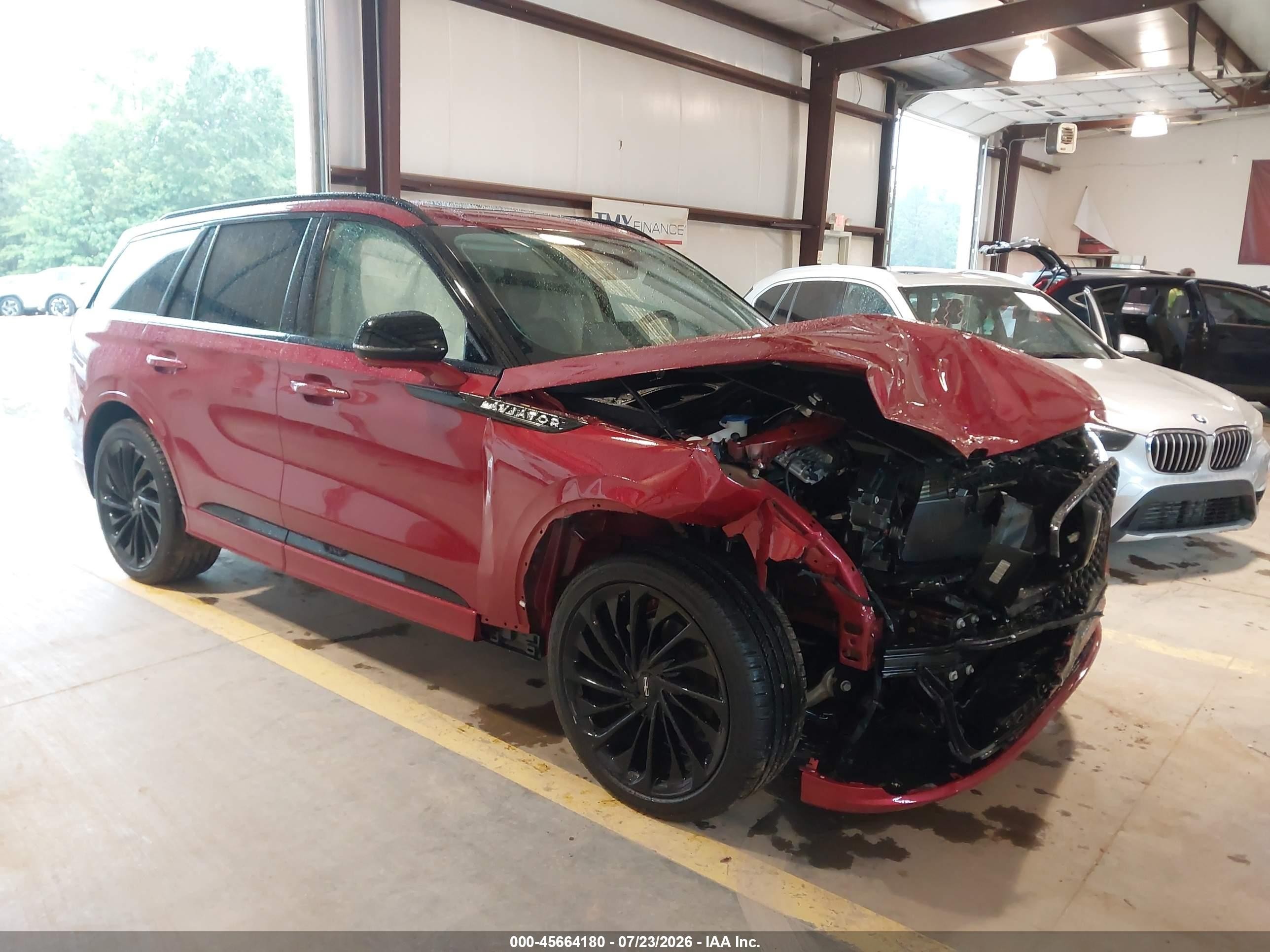 2026 Lincoln Aviator Reserve, VIN 5LM5J7XC2TGL06486 — Перед