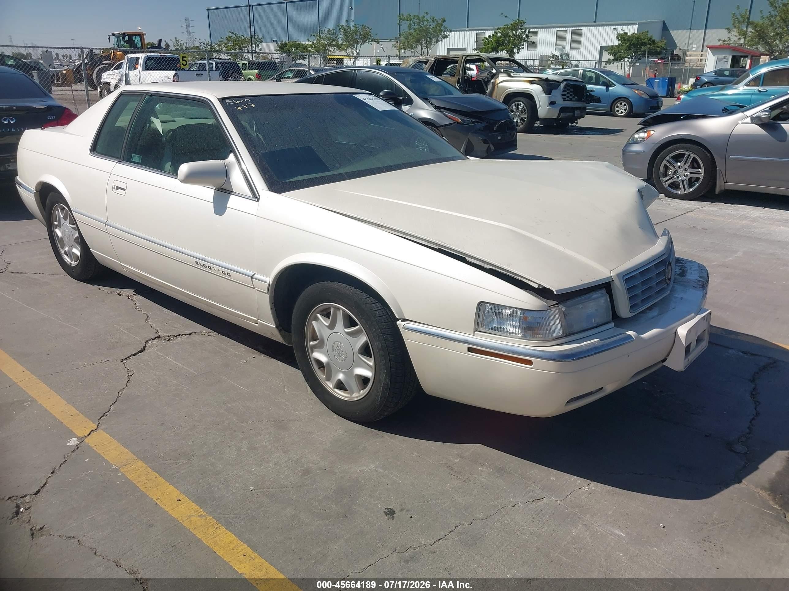 1997 Cadillac Eldorado, VIN 1G6EL12Y4VU603381 — Перед