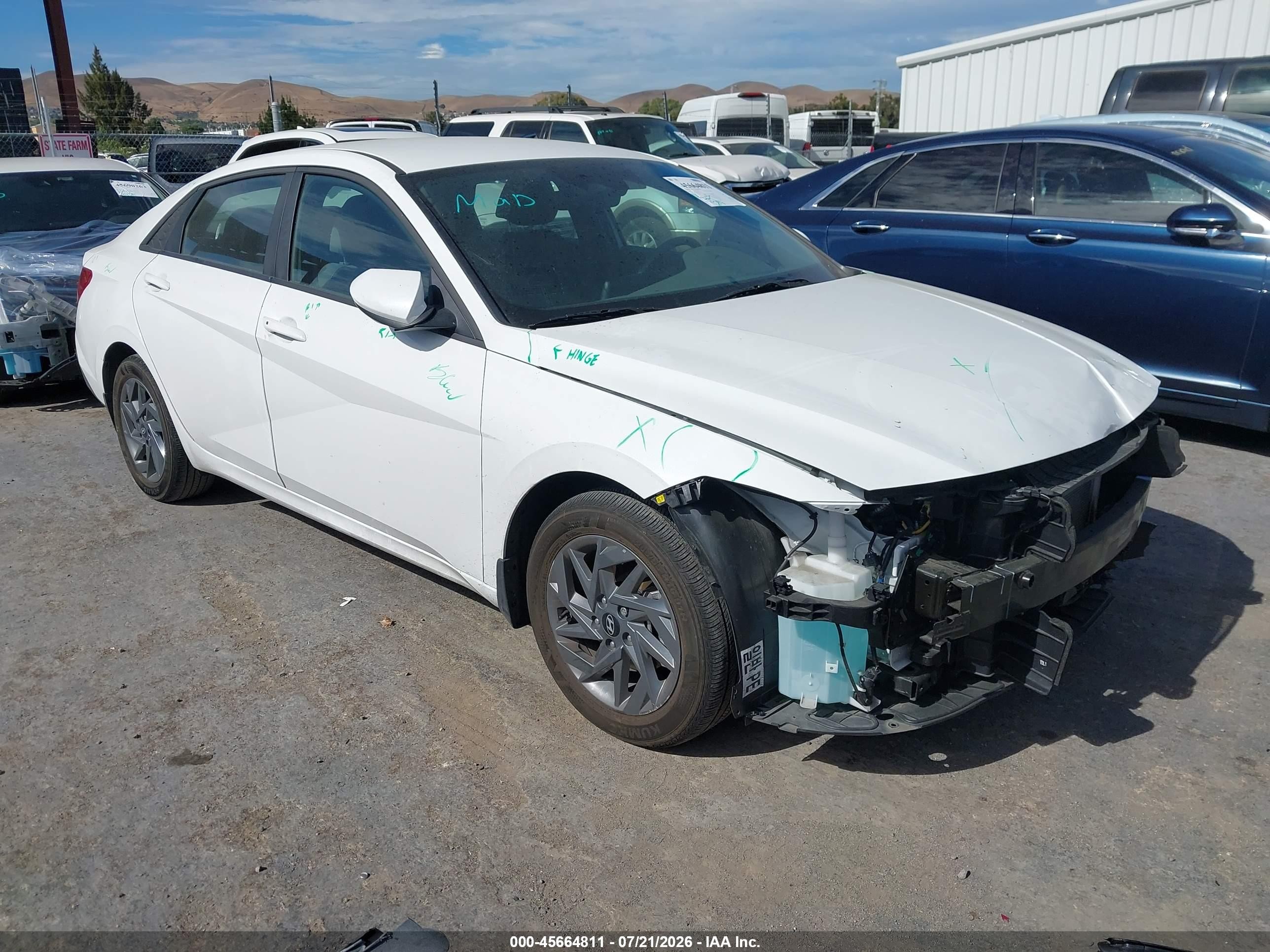 2024 Hyundai Elantra Blue, VIN KMHLM4DJ2RU113350 — Front end