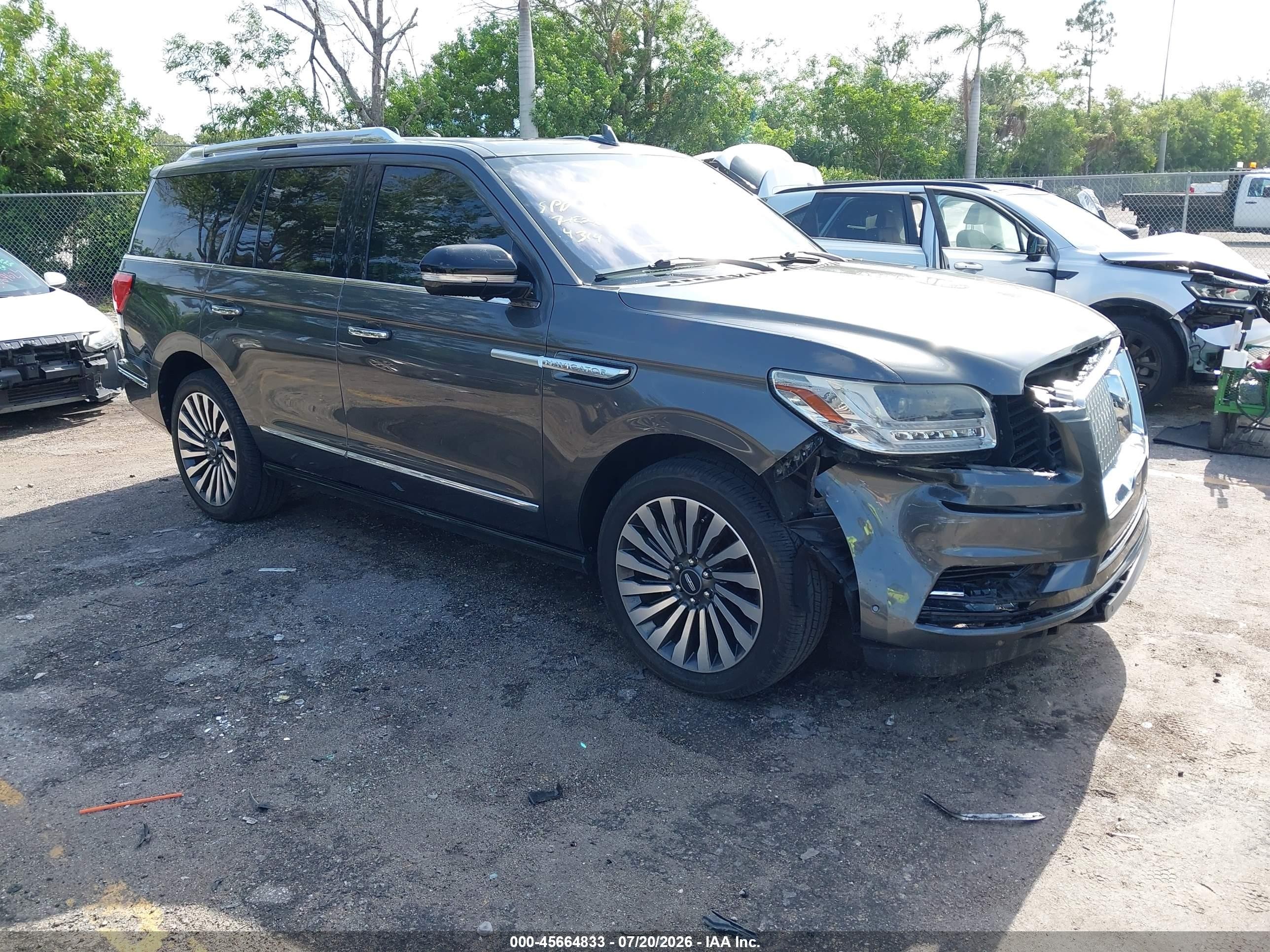 2018 Lincoln Navigator Reserve, VIN 5LMJJ2LT6JEL02053 — Front end