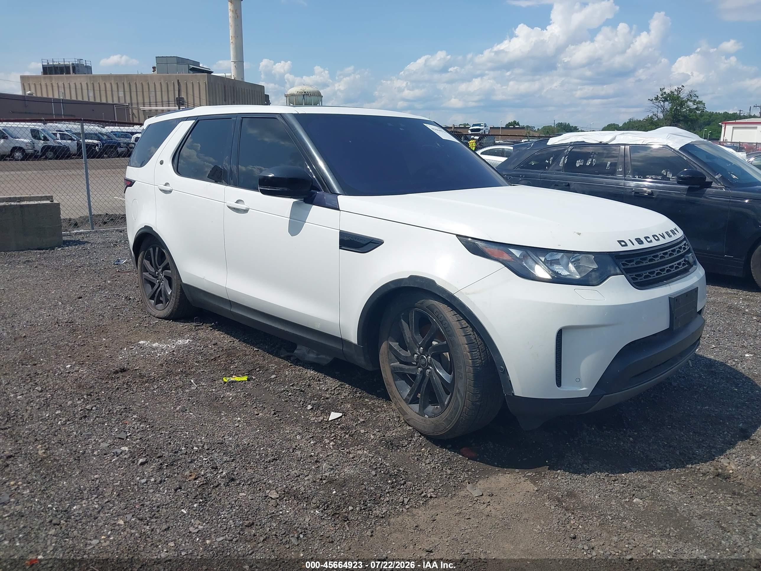 2017 Land Rover Discovery SE, VIN SALRGBBV1HA028413 — Normal wear