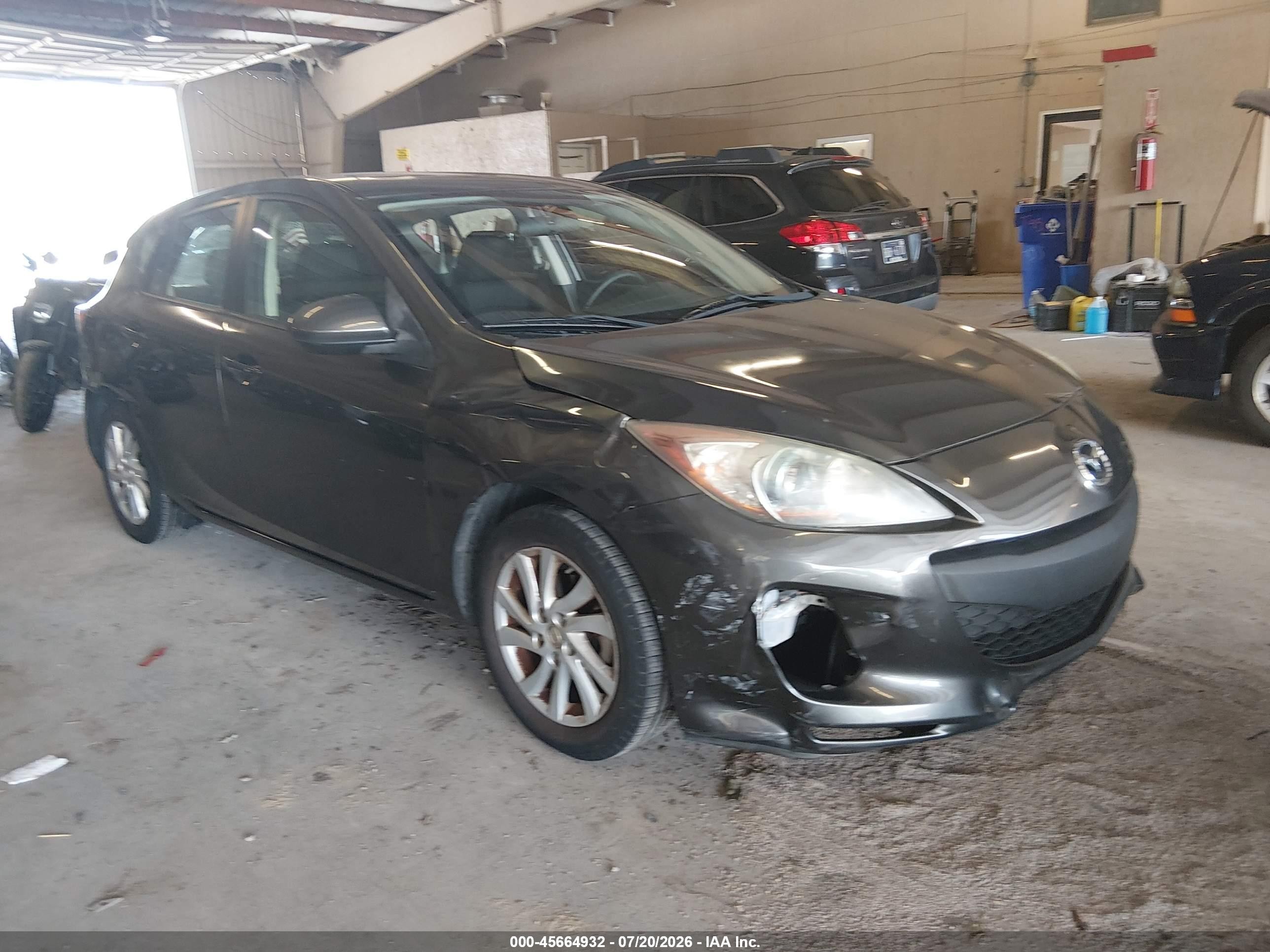2012 Mazda 3 i Touring, VIN JM1BL1L73C1608852 — Бок