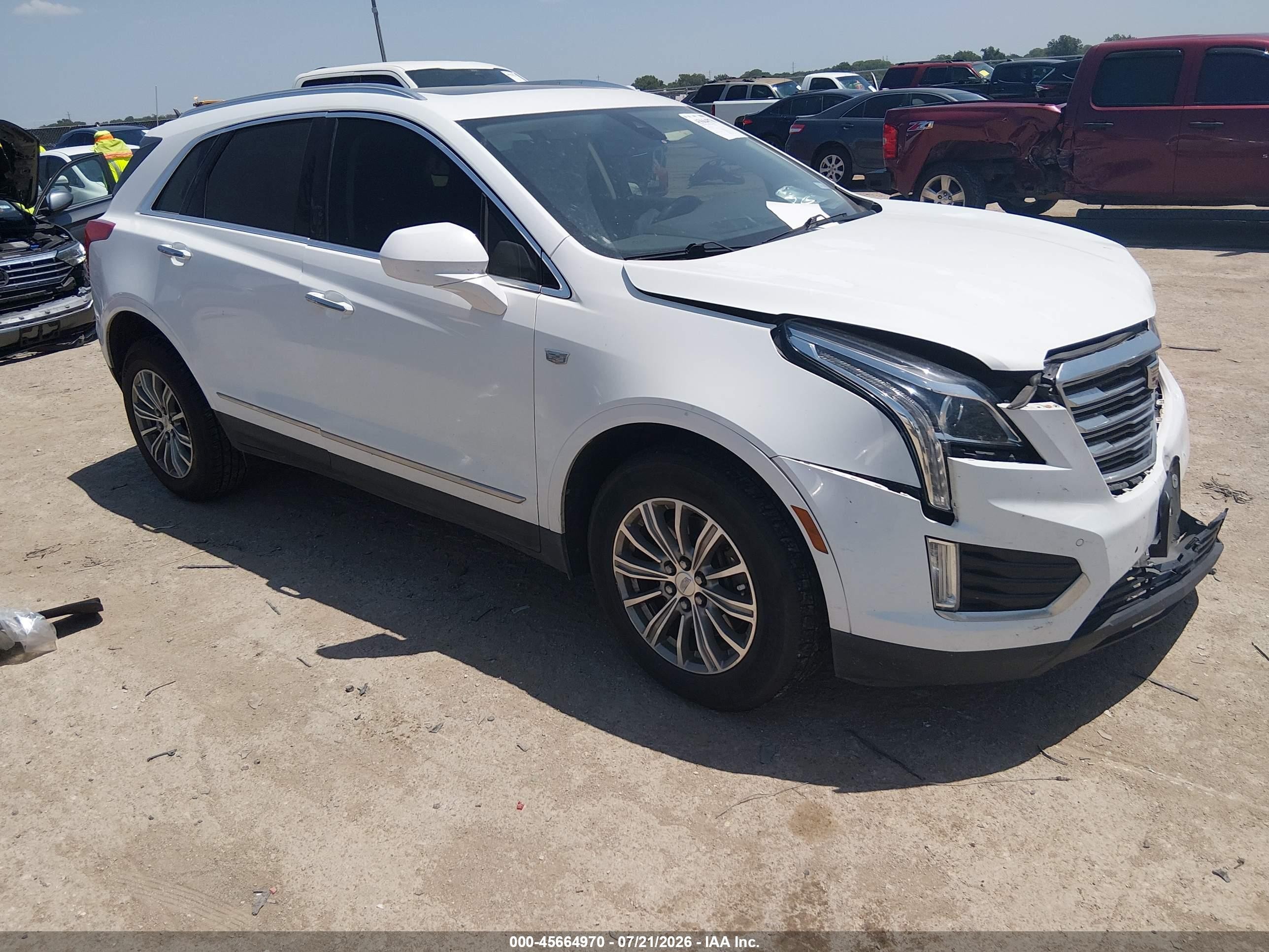 2019 Cadillac XT5 Luxury FWD, VIN 1GYKNCRS2KZ191901 — Перед