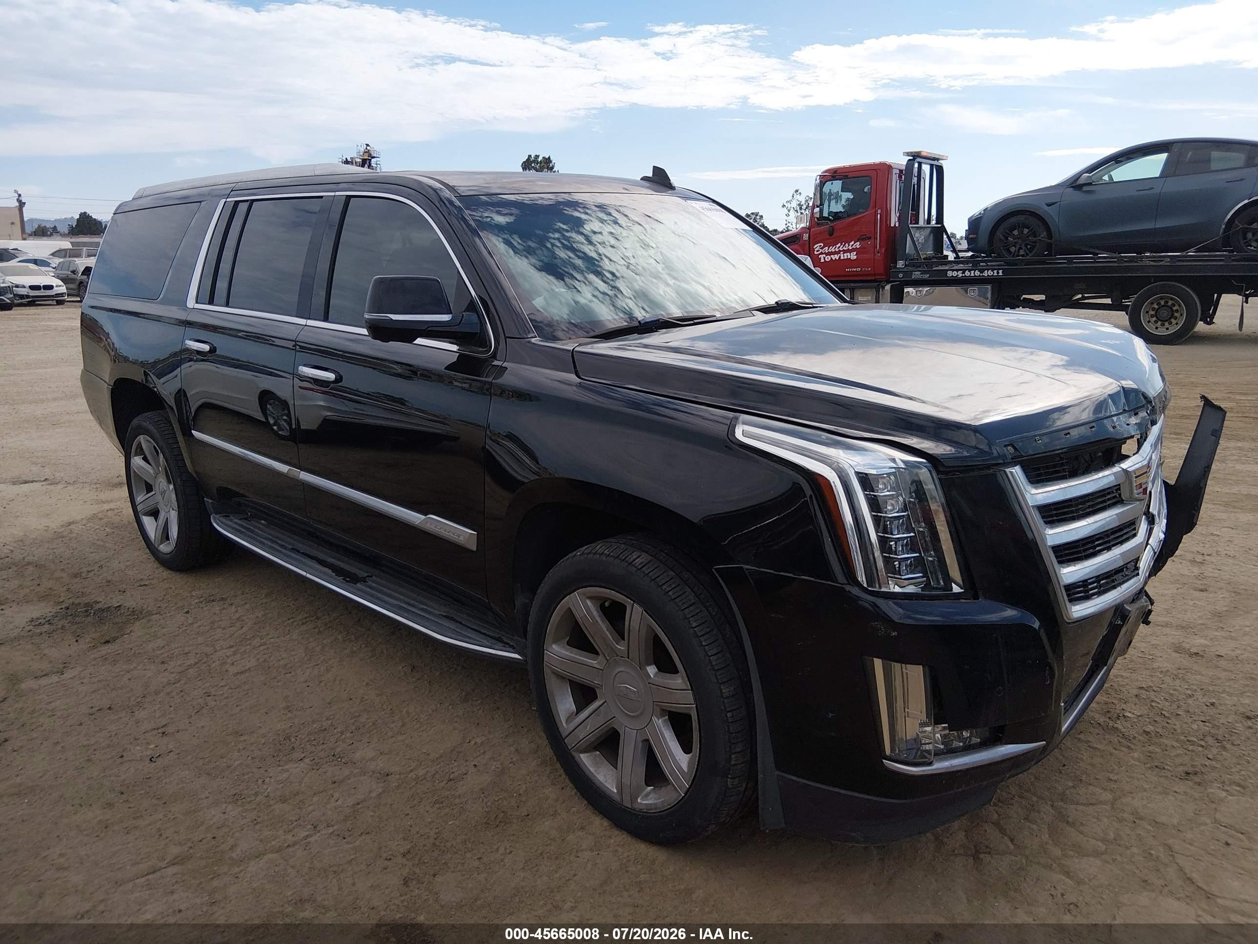 2018 Cadillac Escalade ESV Luxury, VIN 1GYS3HKJ9JR368494 — Front end
