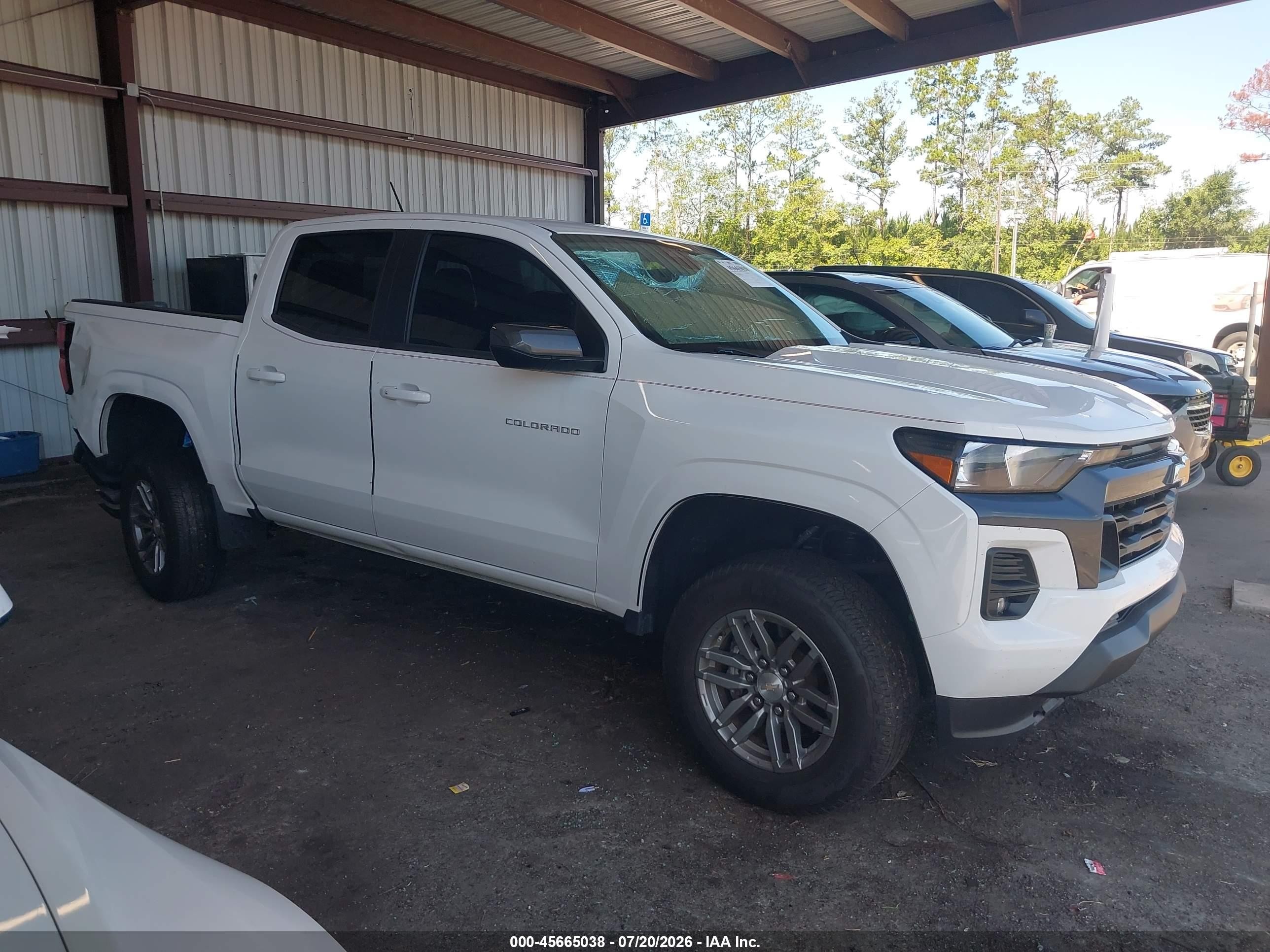 2024 Chevrolet Colorado 2WD LT, VIN 1GCPSCEK4R1126096 — Front end