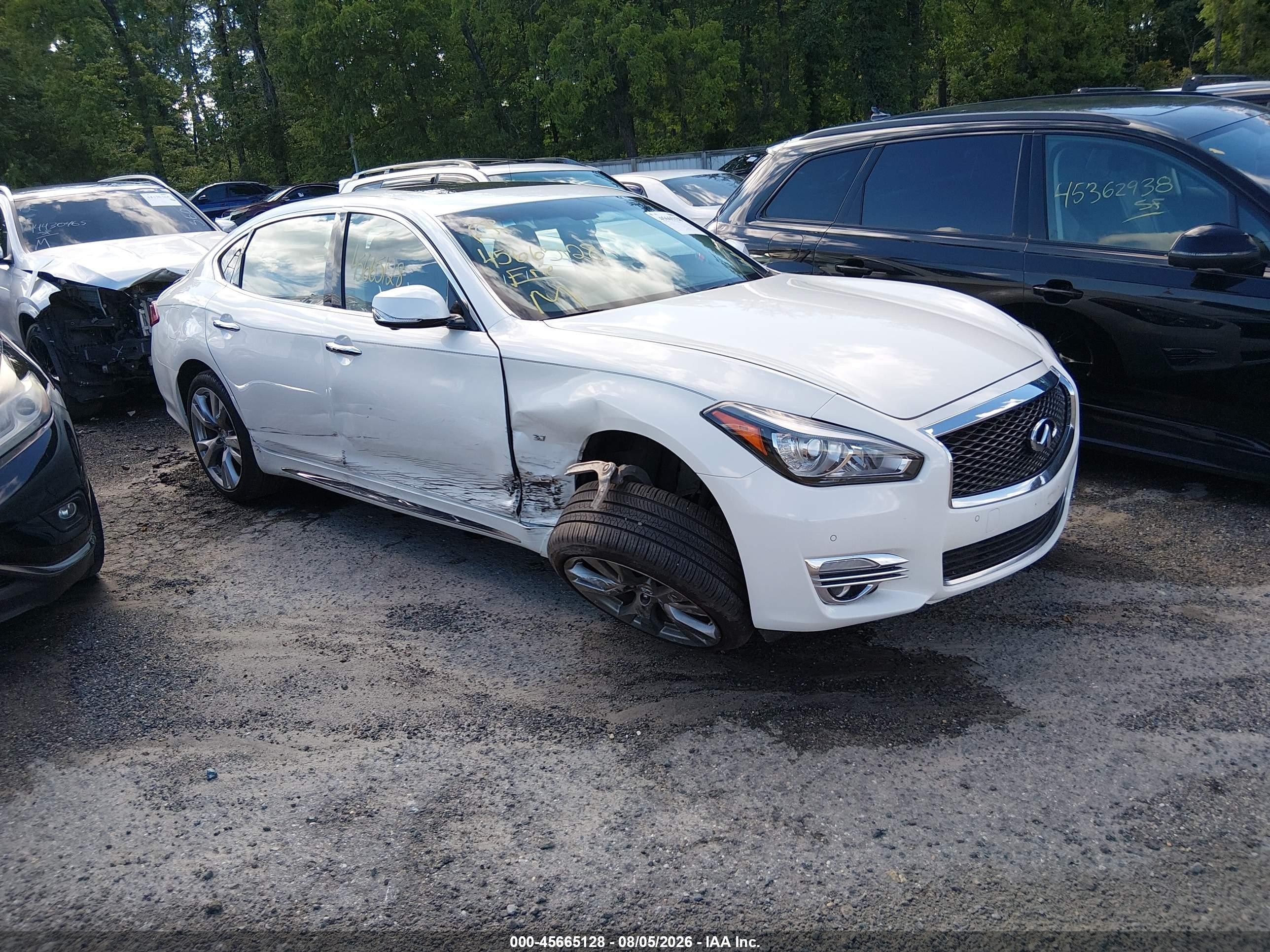 2019 Infiniti Q70 Luxe, VIN JN1BY1PP2KM685045 — Side