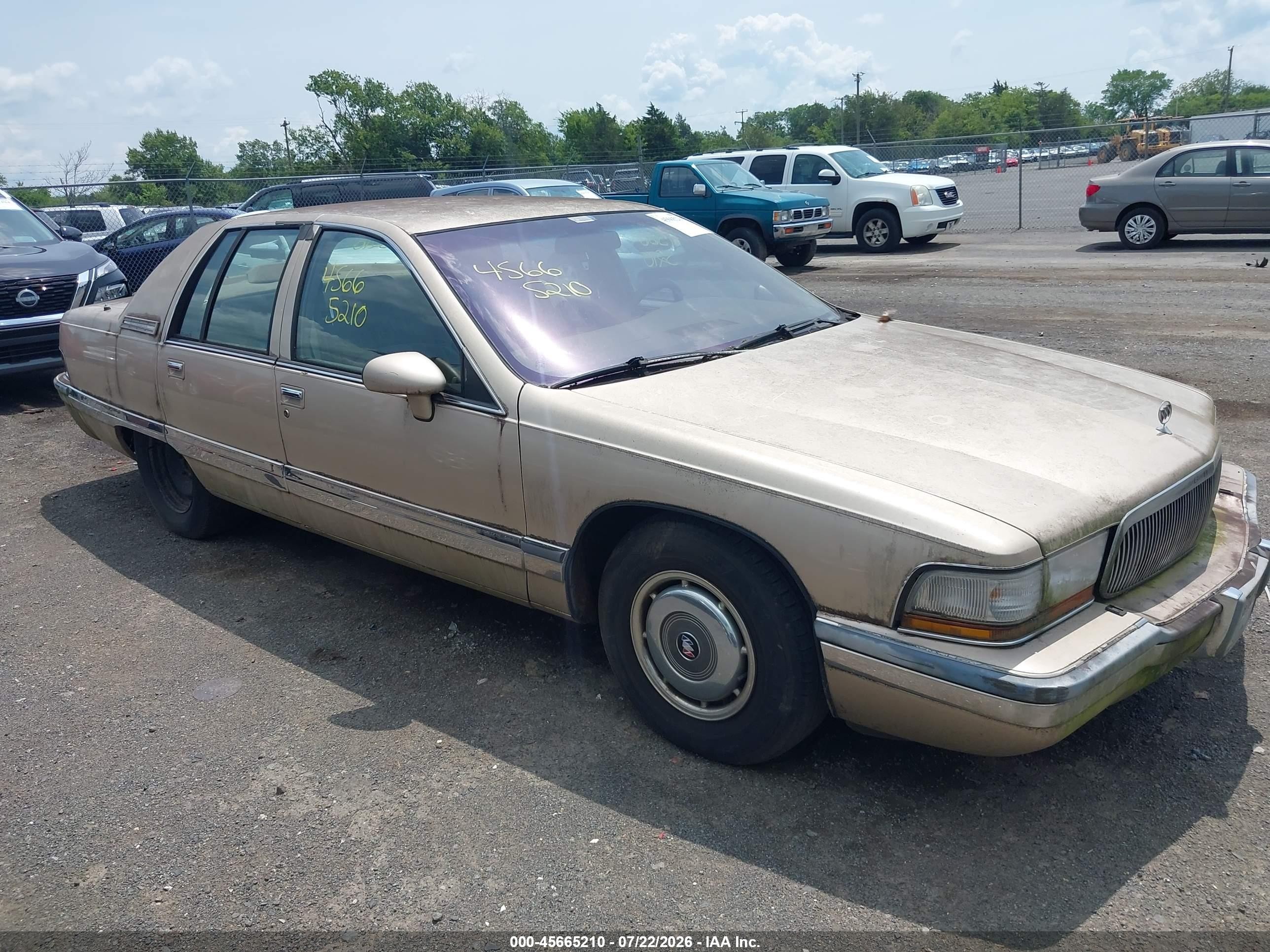 1994 Buick Roadmaster, VIN 1G4BN52PXRR420144 — Normal wear