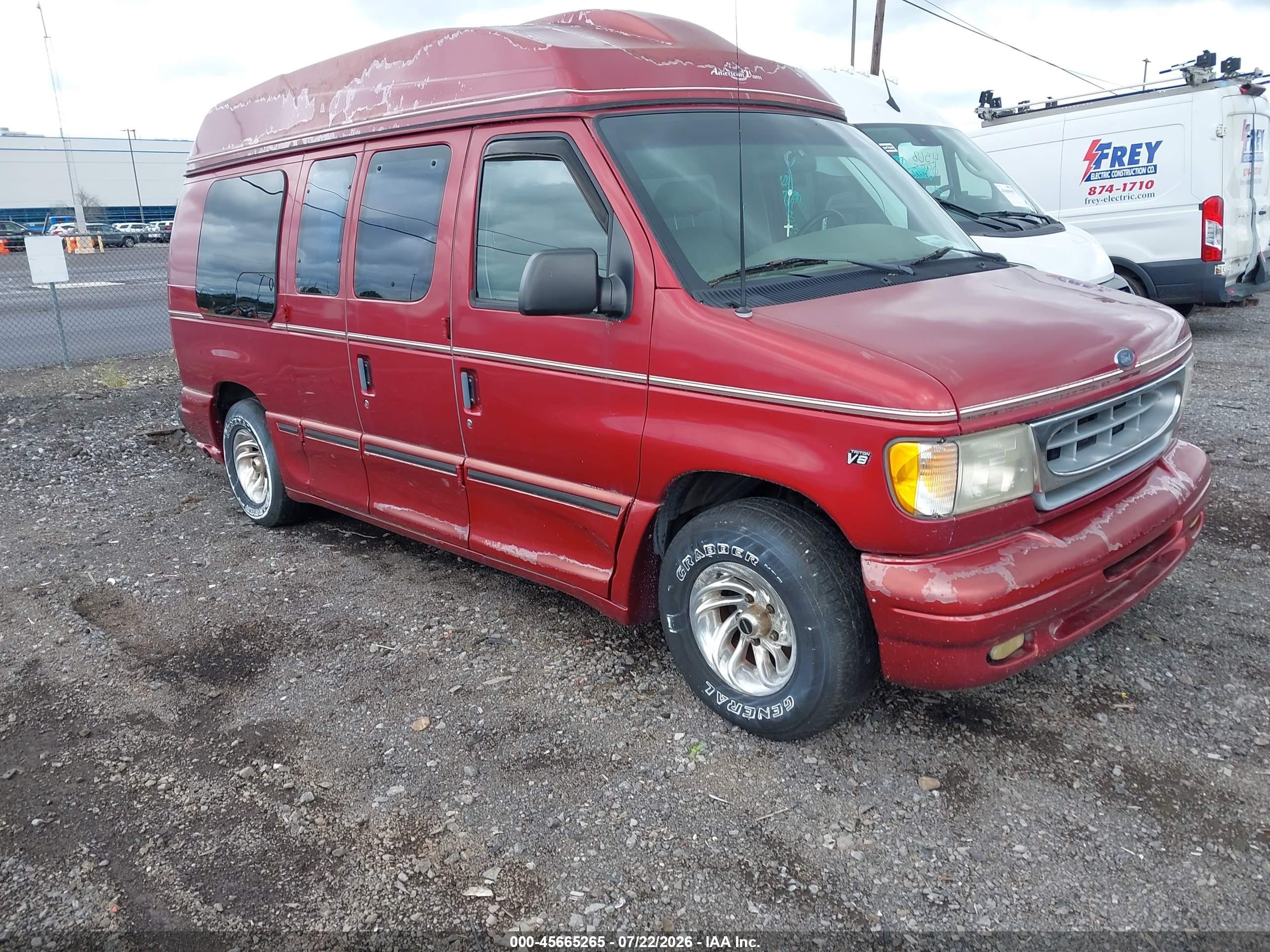 2000 Ford Econoline Cargo Recreational, VIN 1FDRE14W5YHC03133 — Normal wear