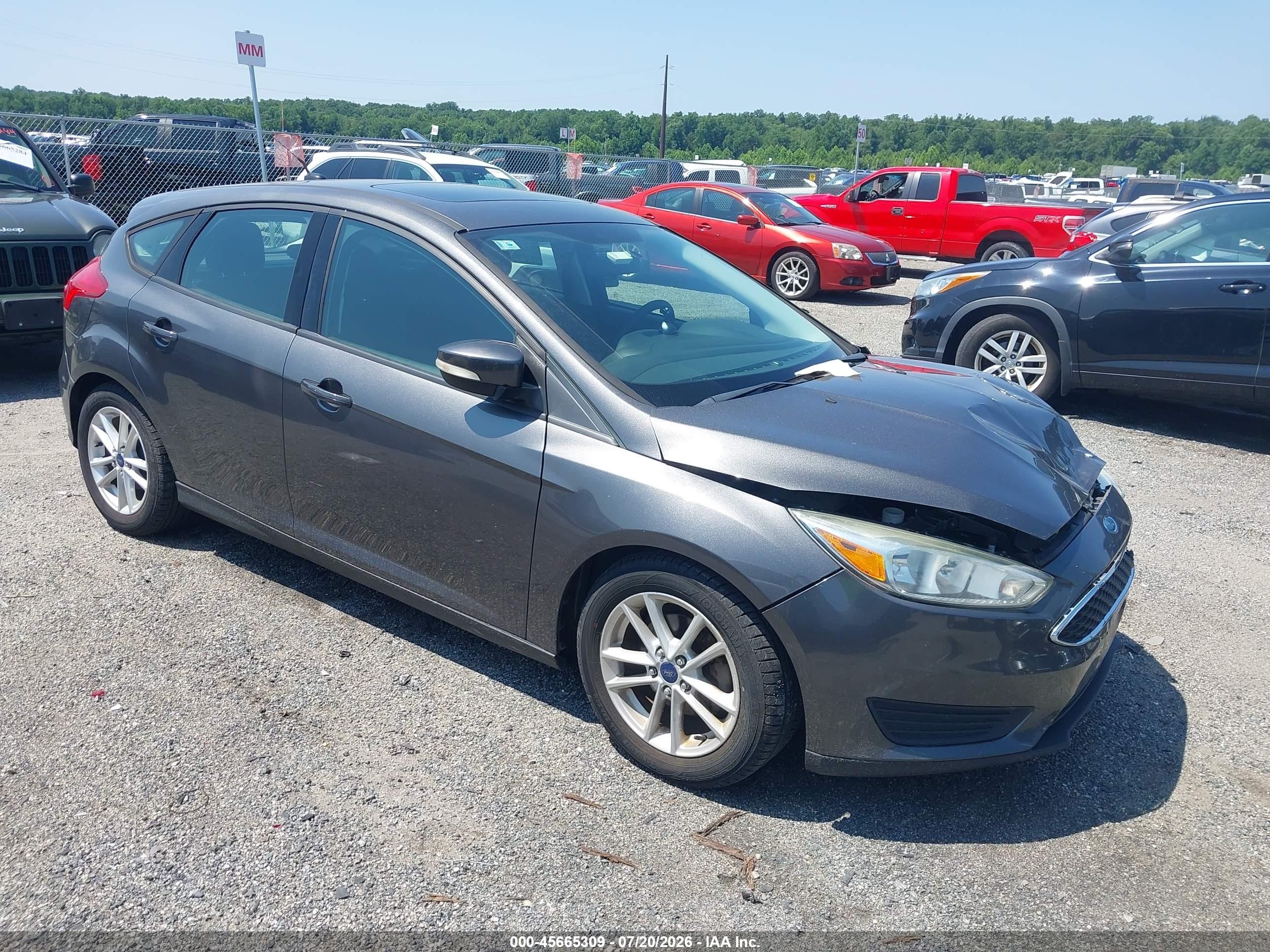 2015 Ford Focus SE, VIN 1FADP3K21FL259848 — Front end