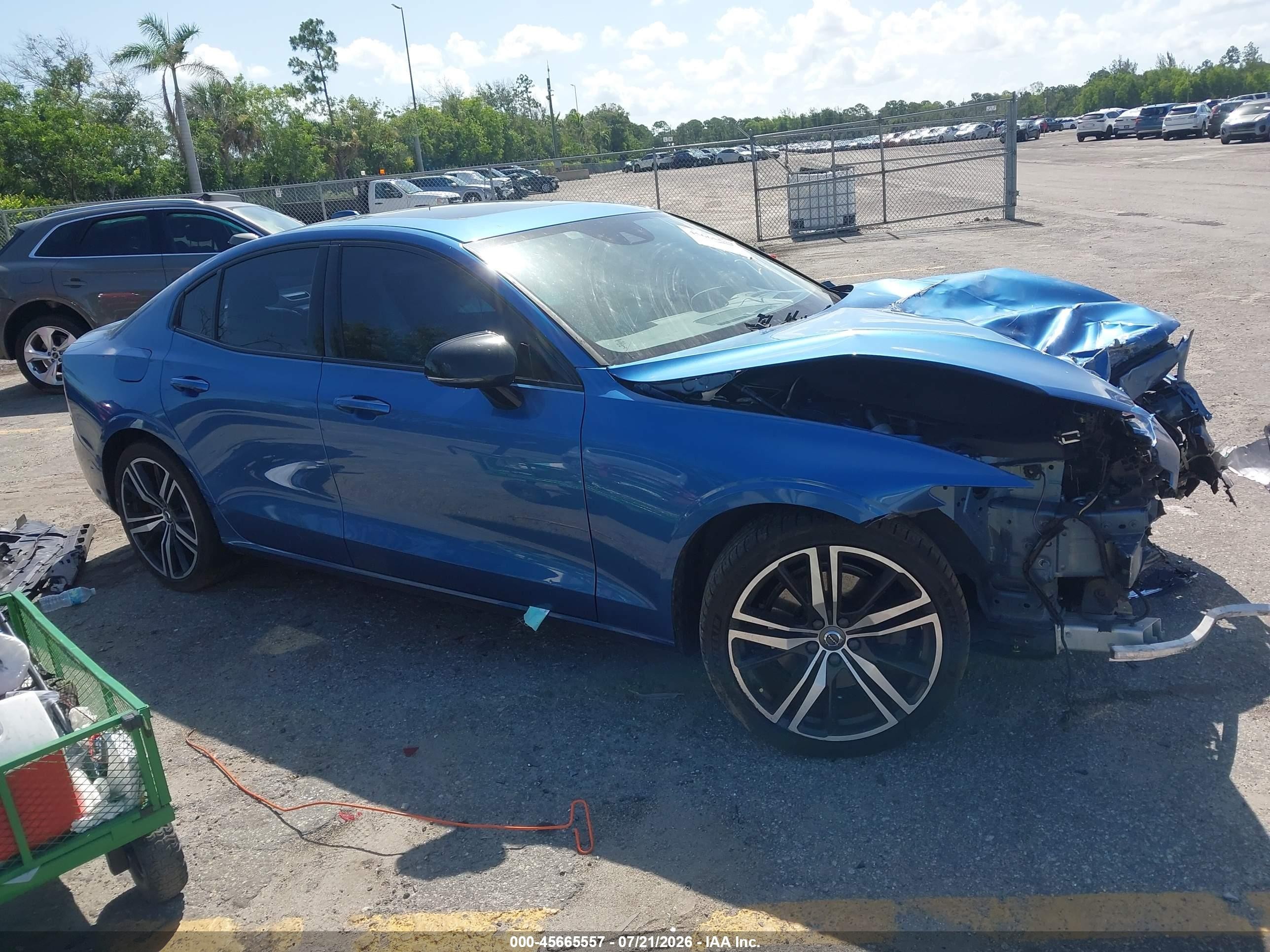 2021 Volvo S60 R-Design, VIN 7JR102FM2MG091166 — Перед