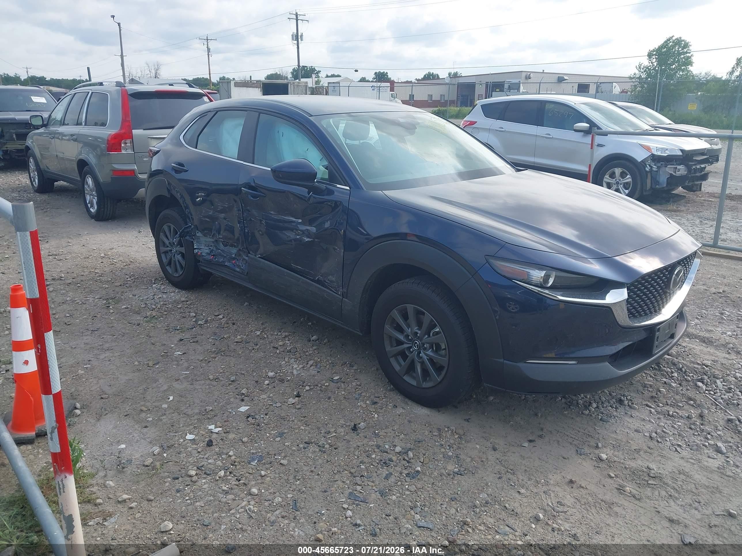 2022 Mazda CX-30 S, VIN 3MVDMBAL1NM419018 — Side