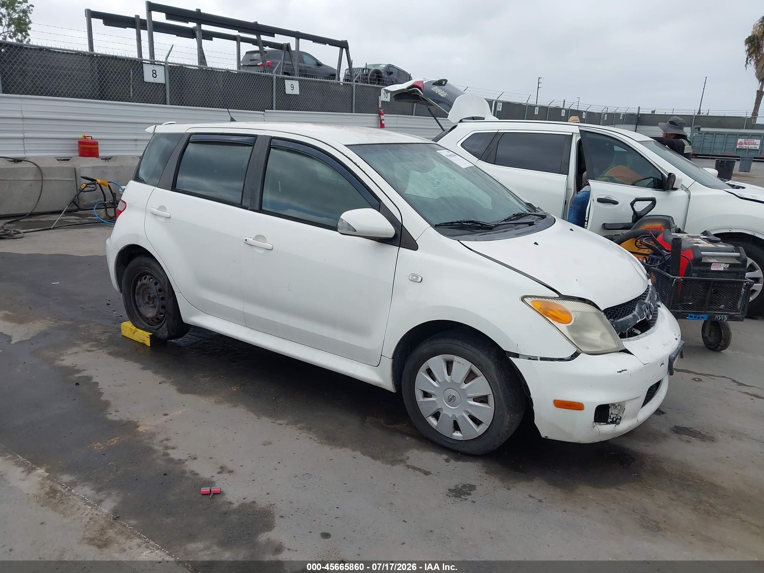 2006 Scion xA, VIN JTKKT624460154344 — Перед