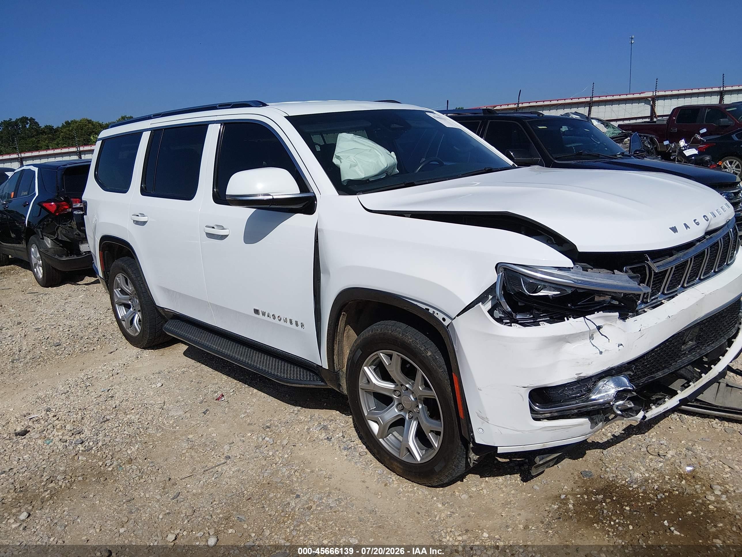 2022 Jeep Wagoneer Series II, VIN 1C4SJVBT5NS109804 — Front end