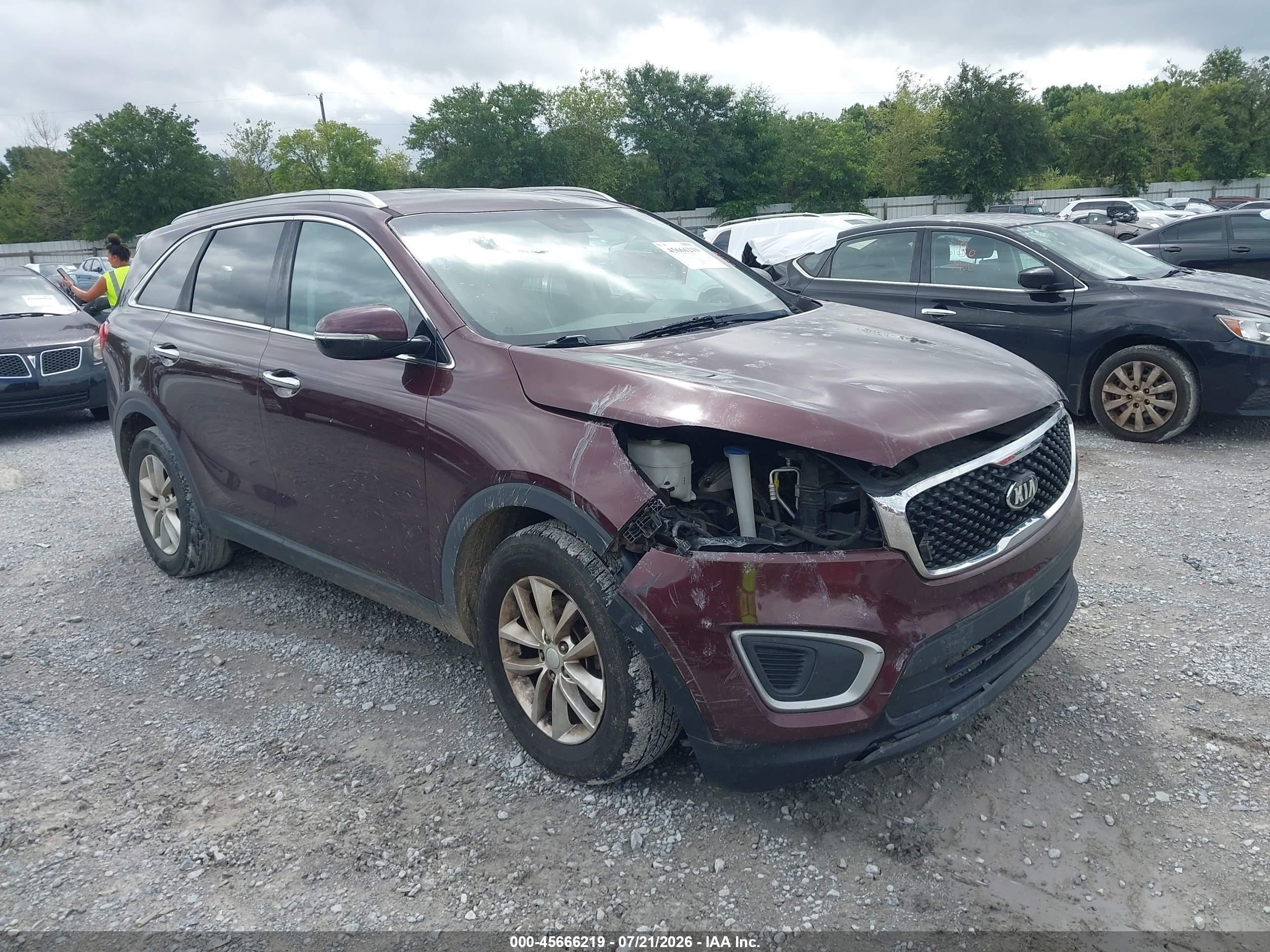 2017 Kia Sorento LX, VIN 5XYPG4A54HG243053 — Front end