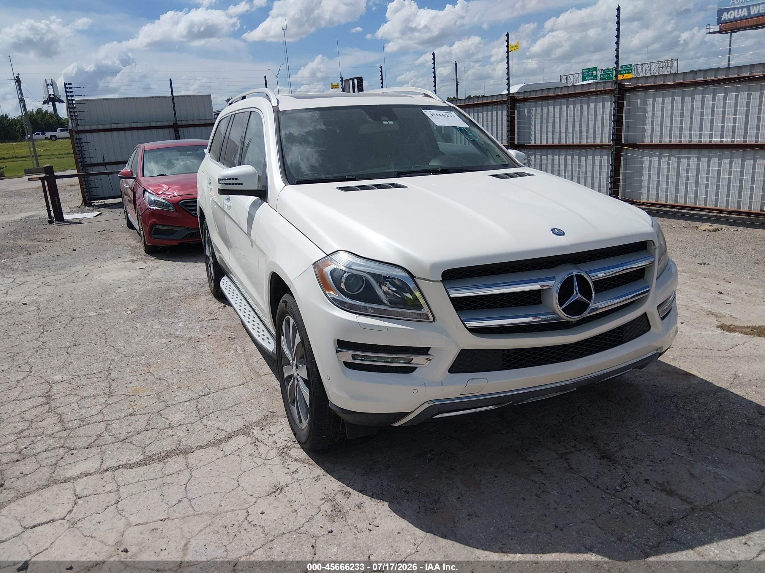 2014 Mercedes-Benz GL 450, VIN 4JGDF7CE5EA437280 — Side