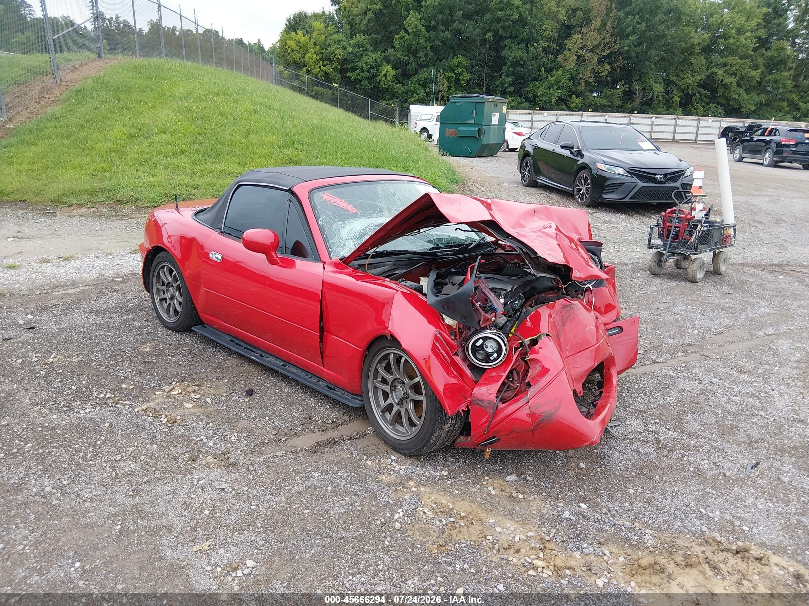 1997 Mazda MX-5 Miata, VIN JM1NA3530V0723023 — Перед