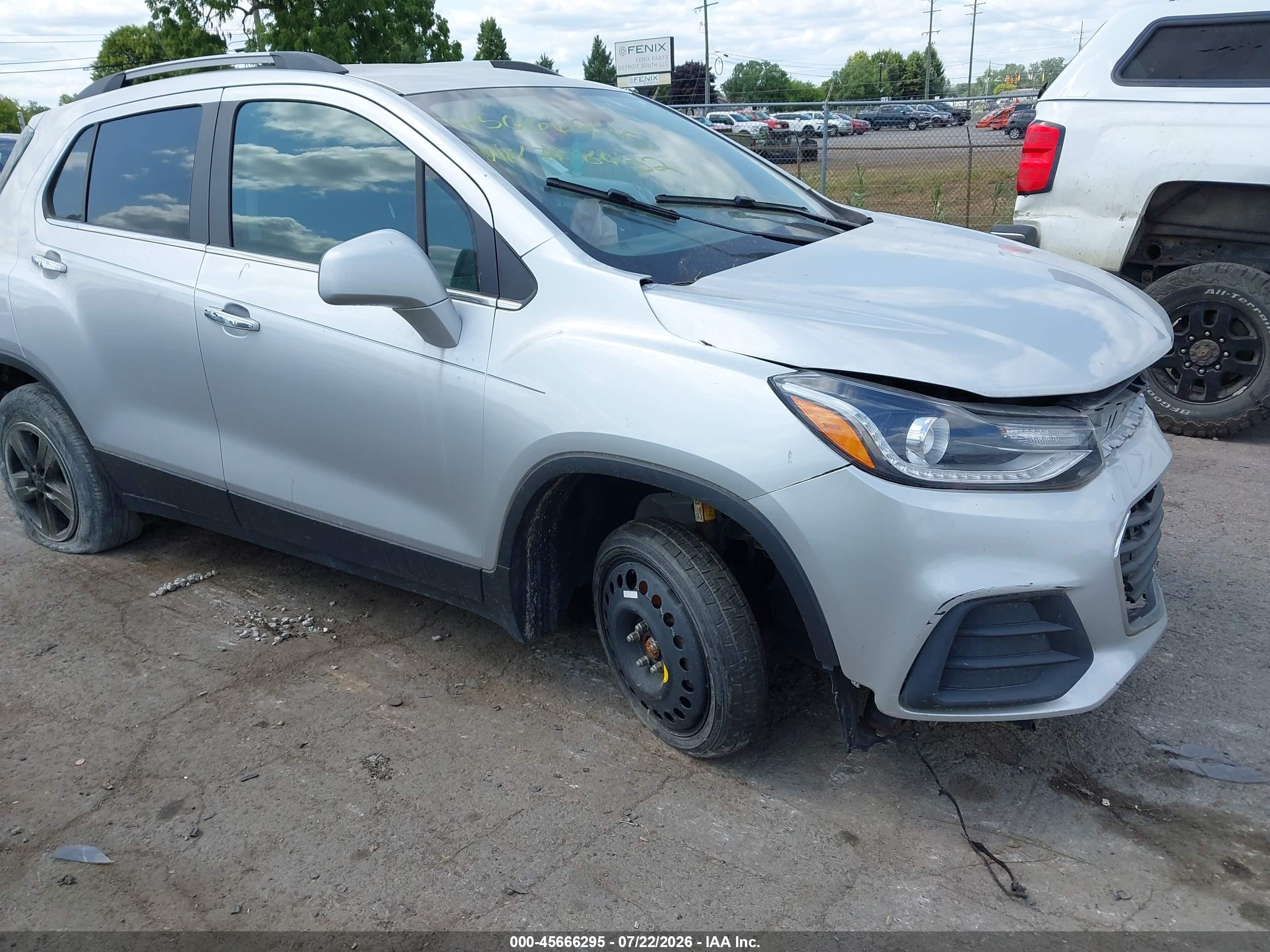 2019 Chevrolet Trax LT, VIN KL7CJPSB9KB888432 — Front end