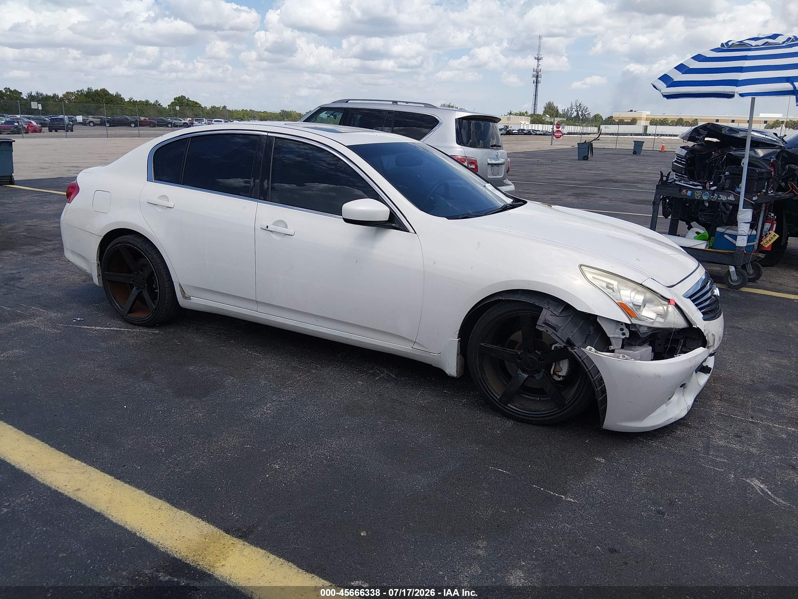 2010 Infiniti G37 Journey, VIN JN1CV6AP7AM202716 — Front end