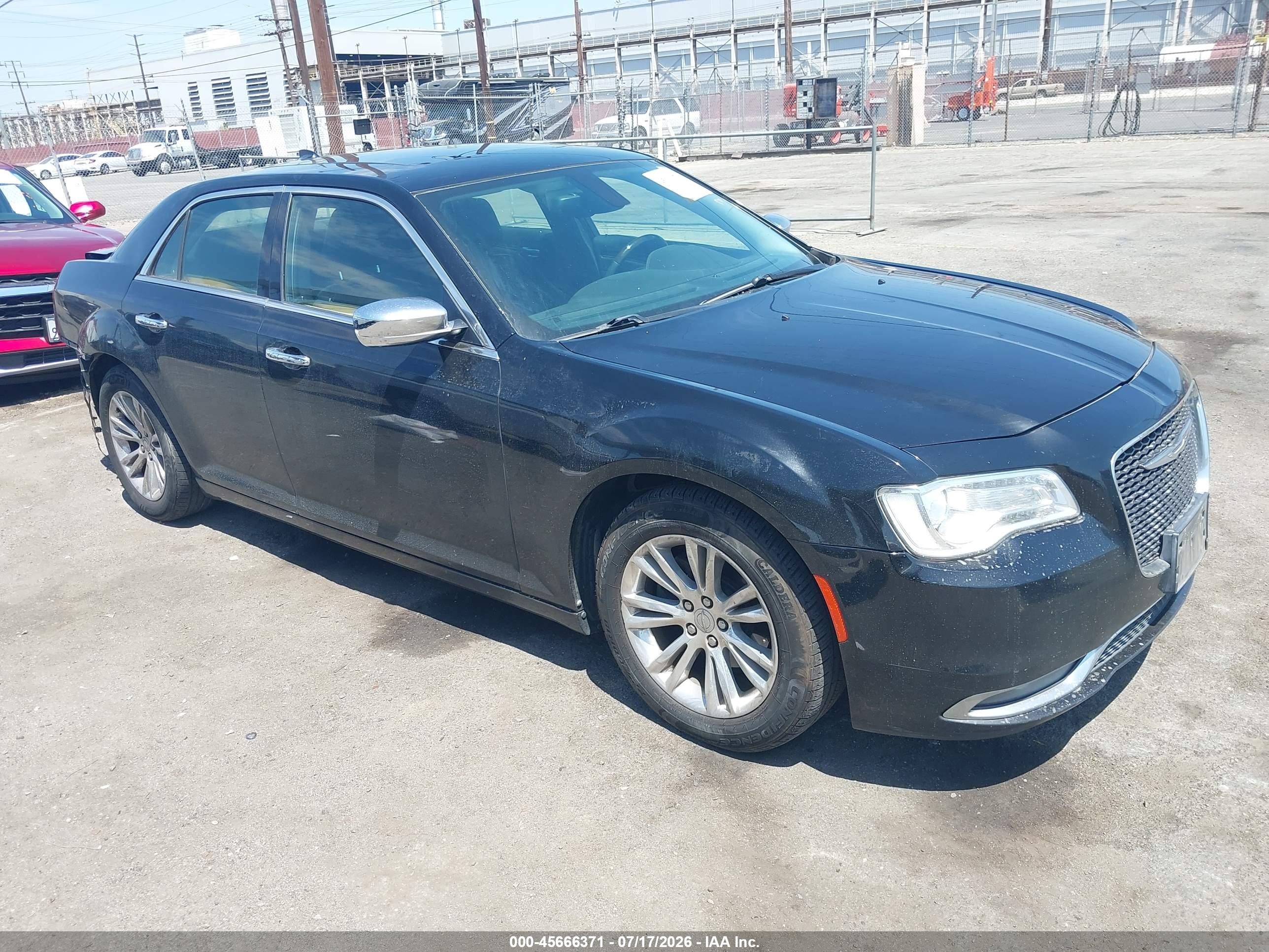2016 Chrysler 300 C, VIN 2C3CCAEG5GH161292 — Rear end