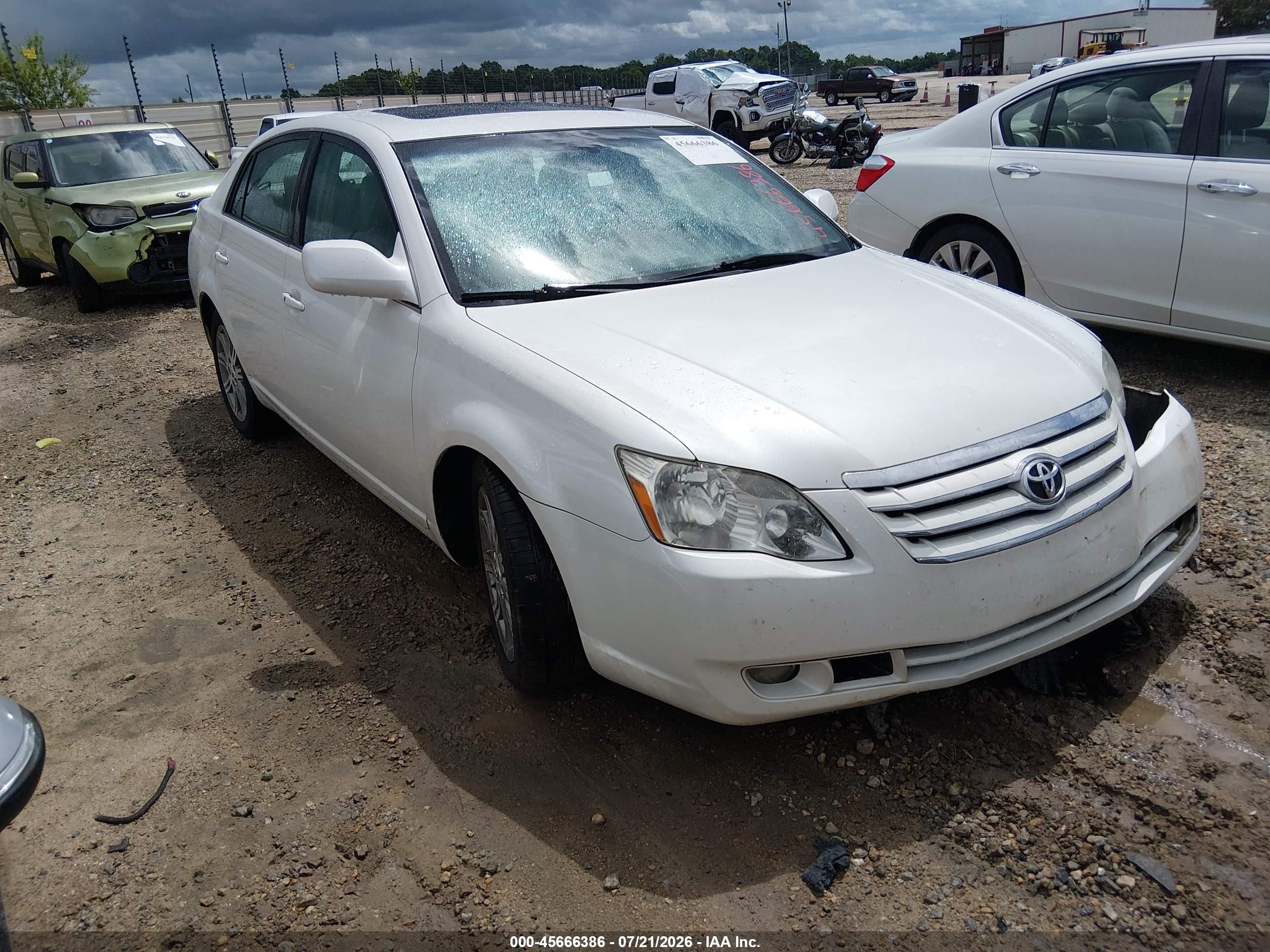2007 Toyota Avalon XL, VIN 4T1BK36B47U250546 — Front end