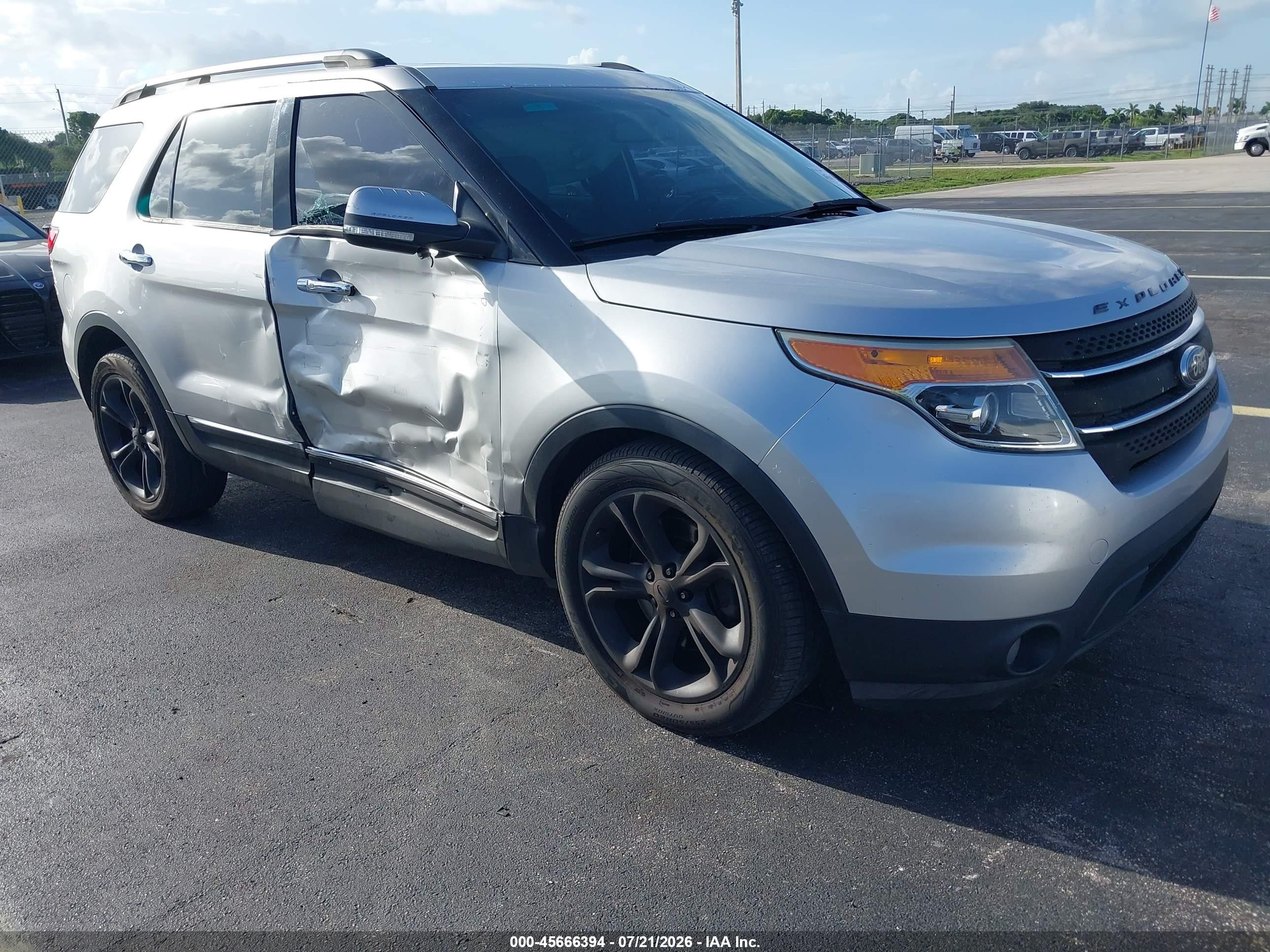 2014 Ford Explorer Limited, VIN 1FM5K7F8XEGB63562 — Перед