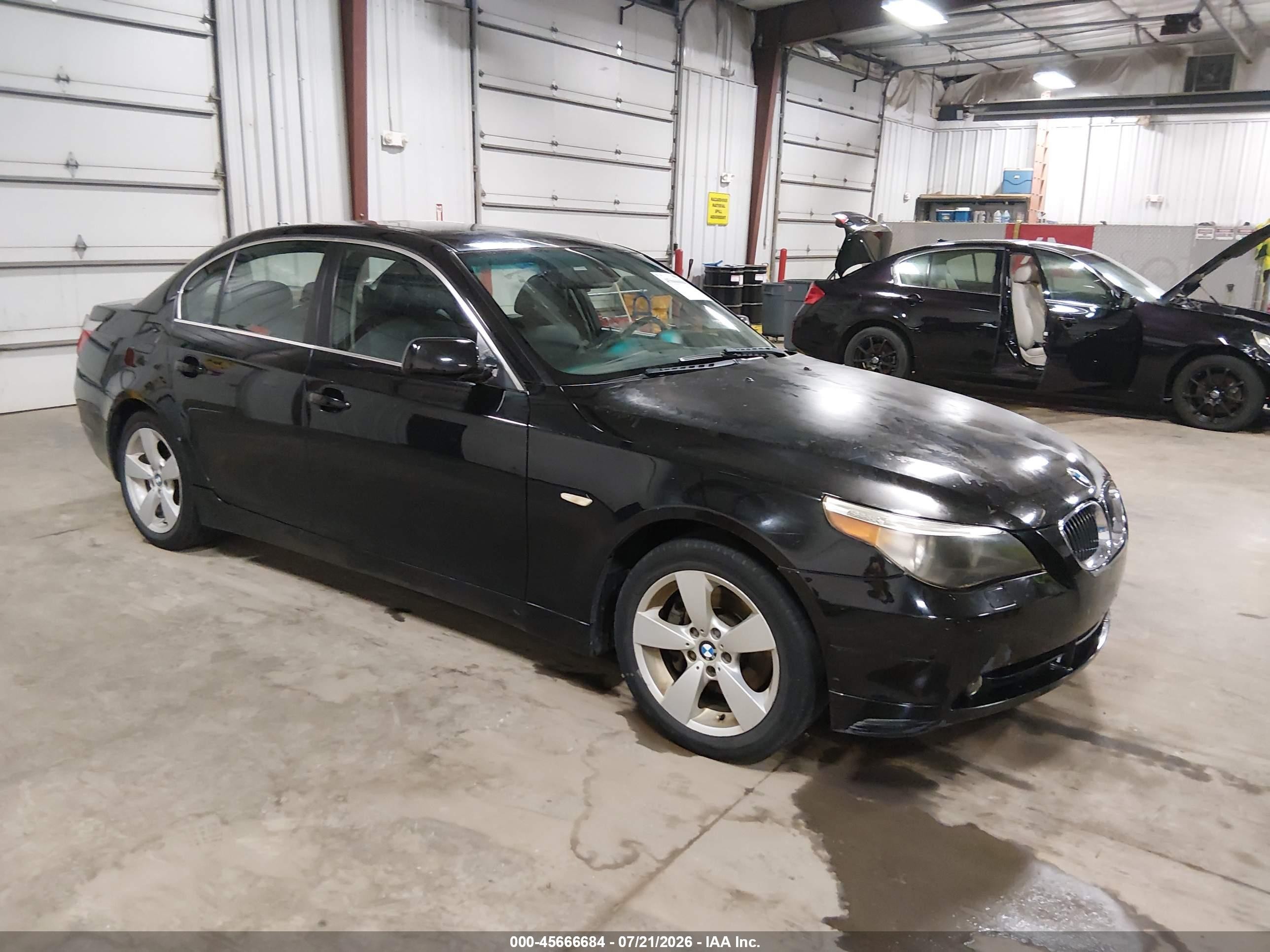 2006 BMW 5 Series 525xi, VIN WBANF33526CS36537 — Зад