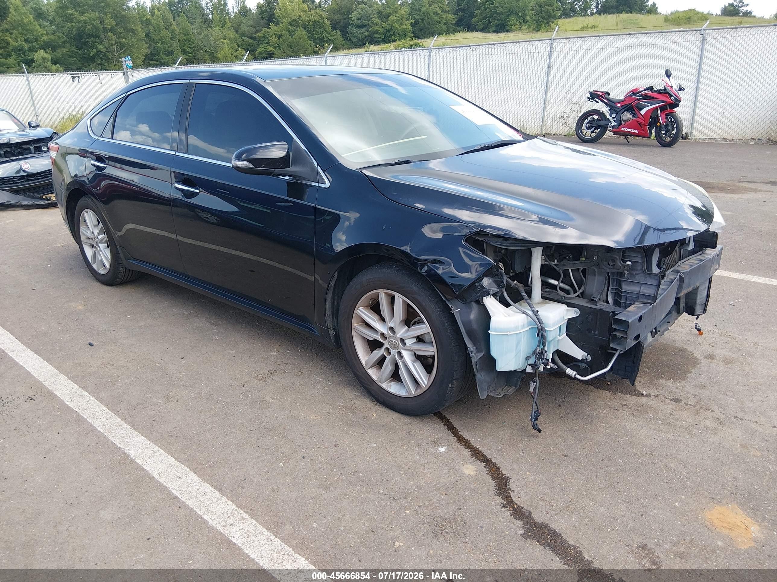 2014 Toyota Avalon XLE Touring, VIN 4T1BK1EB3EU101306 — Front end