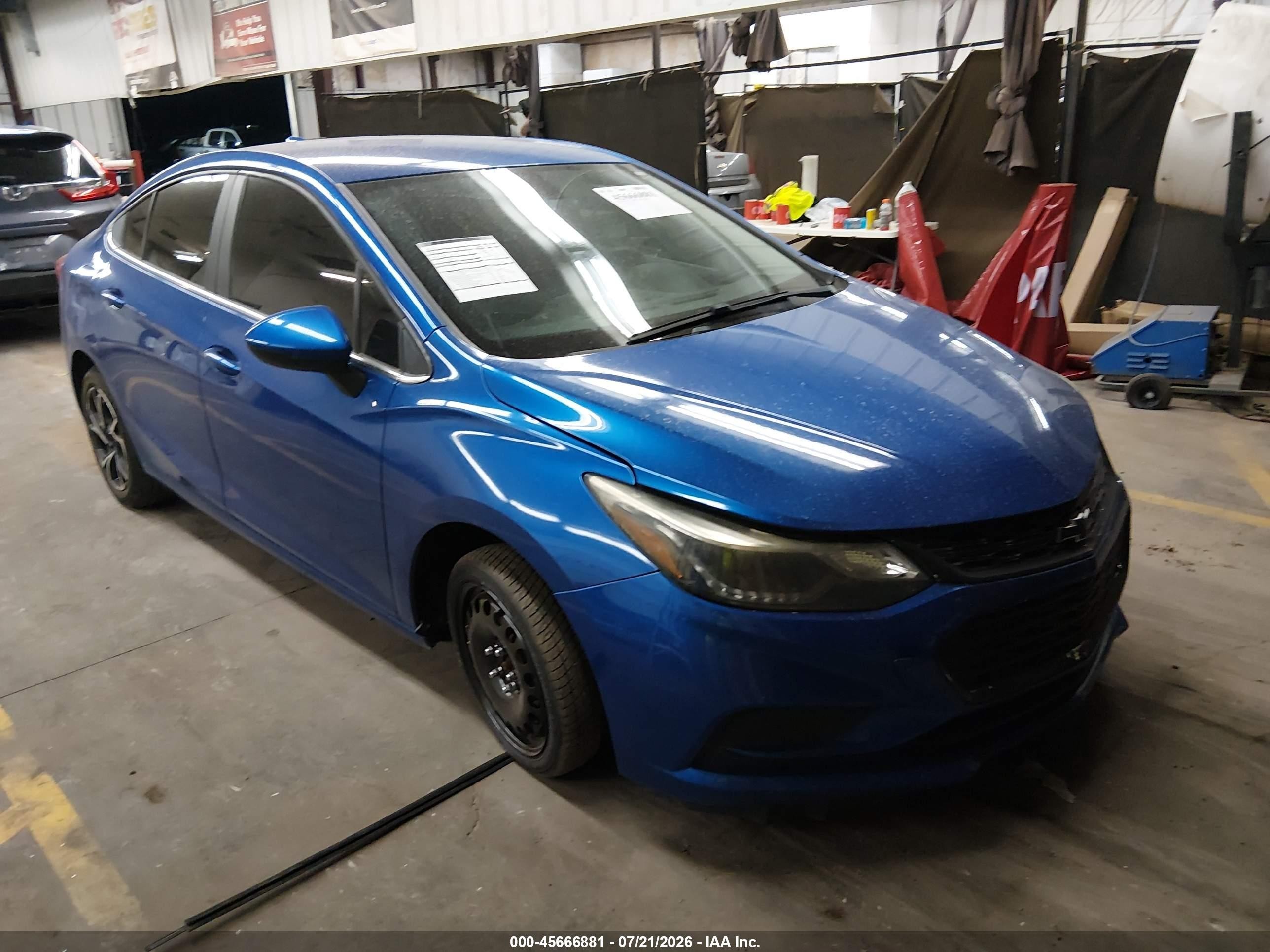 2018 Chevrolet Cruze LT, VIN 1G1BE5SM7J7130835 — Front end