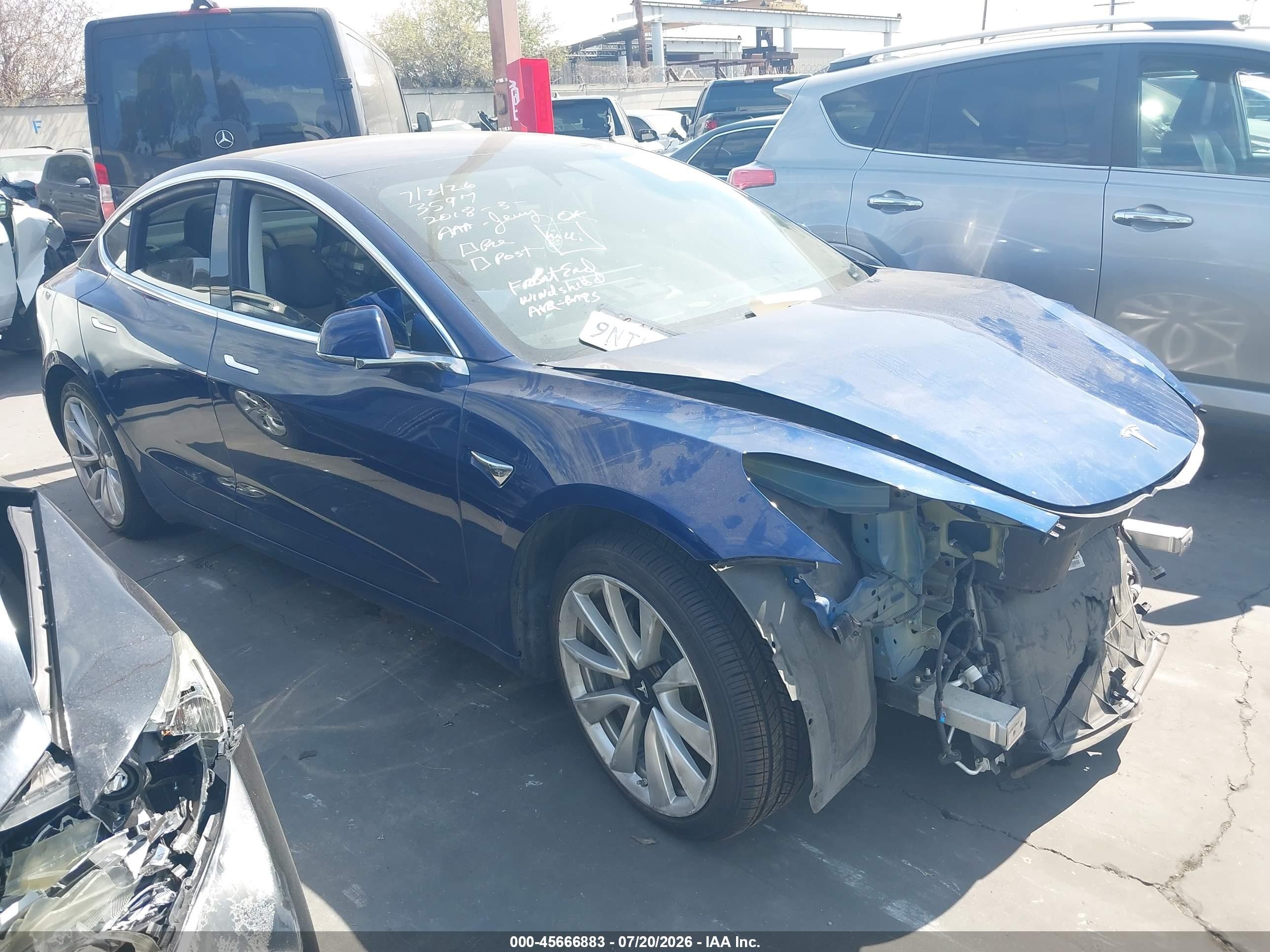 2018 Tesla Model 3 Long Range Battery, VIN 5YJ3E1EAXJF076351 — Front end