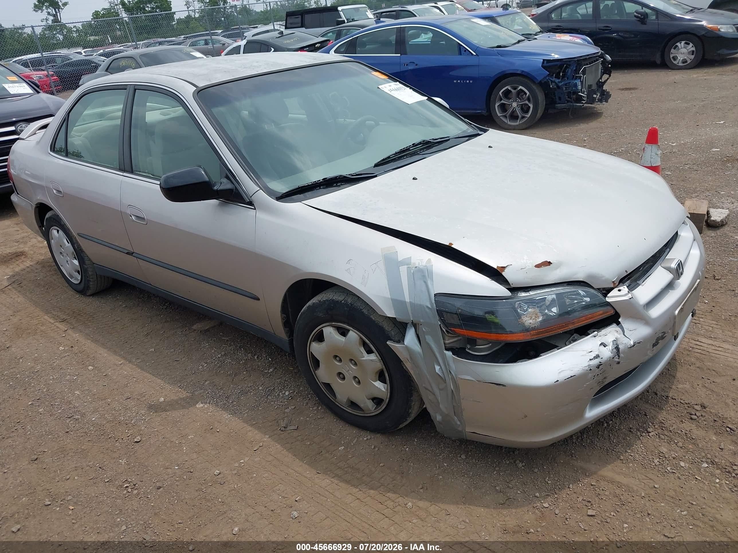 1999 Honda Accord LX, VIN 1HGCG5646XA040699 — Front end