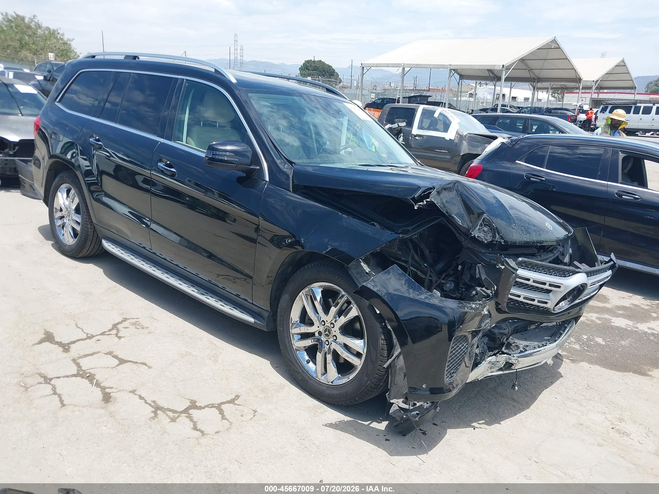 2018 Mercedes-Benz GLS 450, VIN 4JGDF6EE2JB056014 — Front end