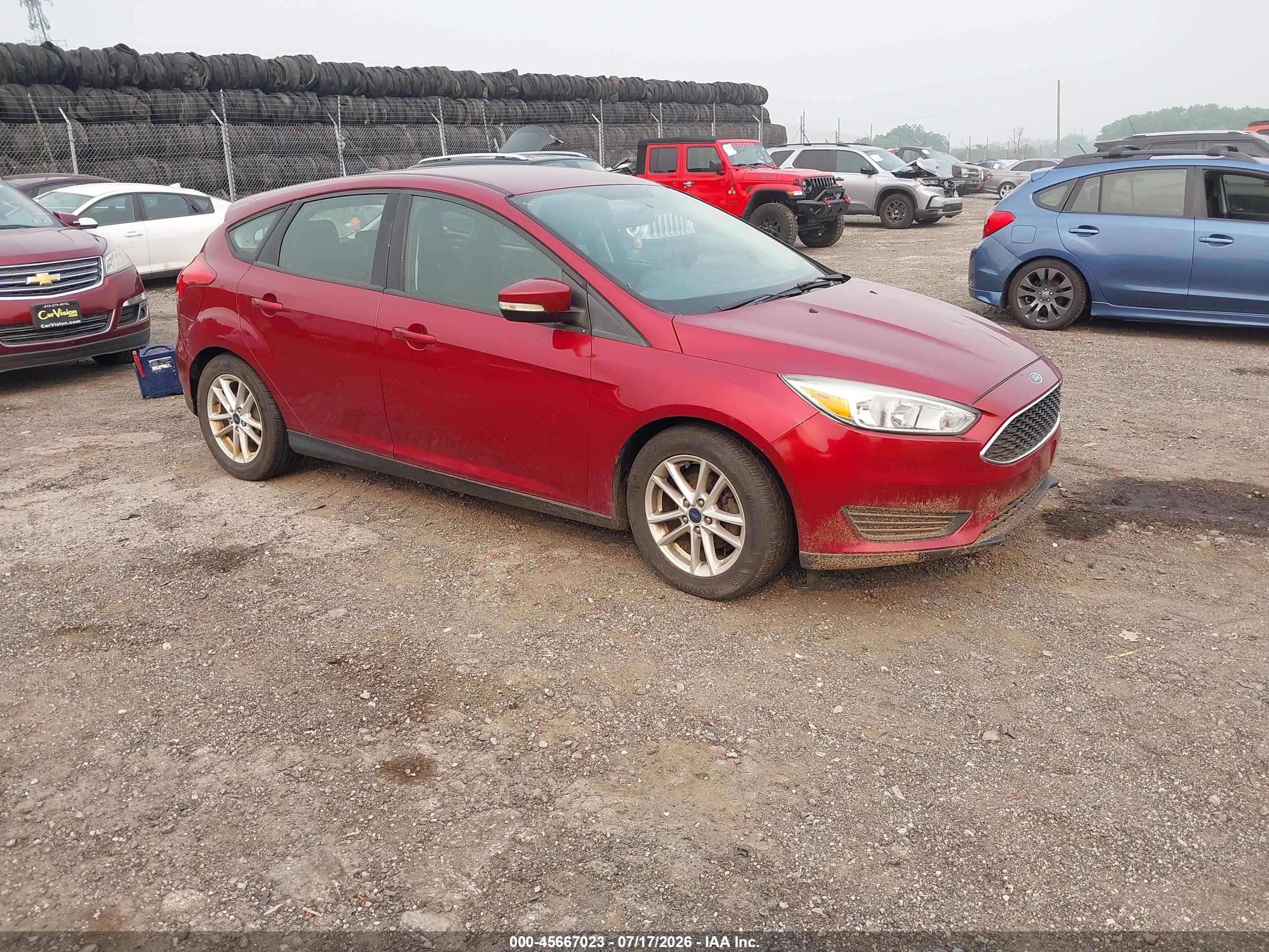 2016 Ford Focus SE, VIN 1FADP3K29GL390009 — Normal wear