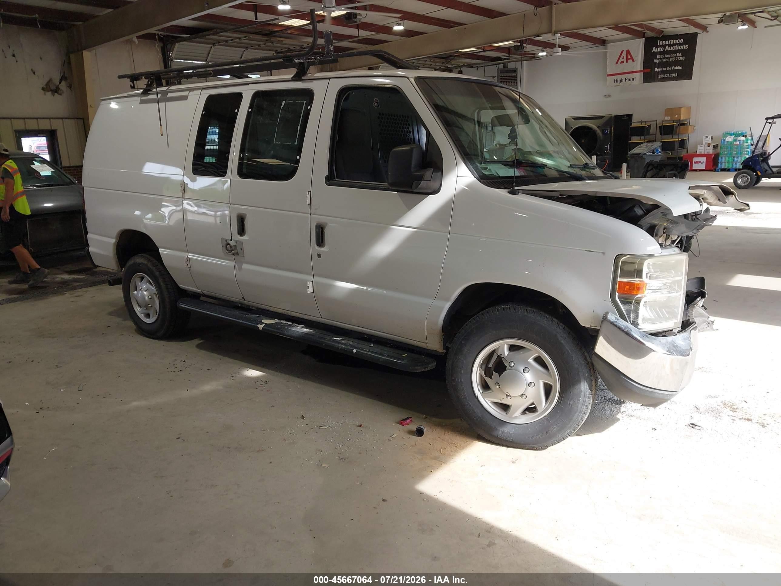 2012 Ford Econoline Cargo Commercial, VIN 1FTNE2EW0CDB05361 — Front end