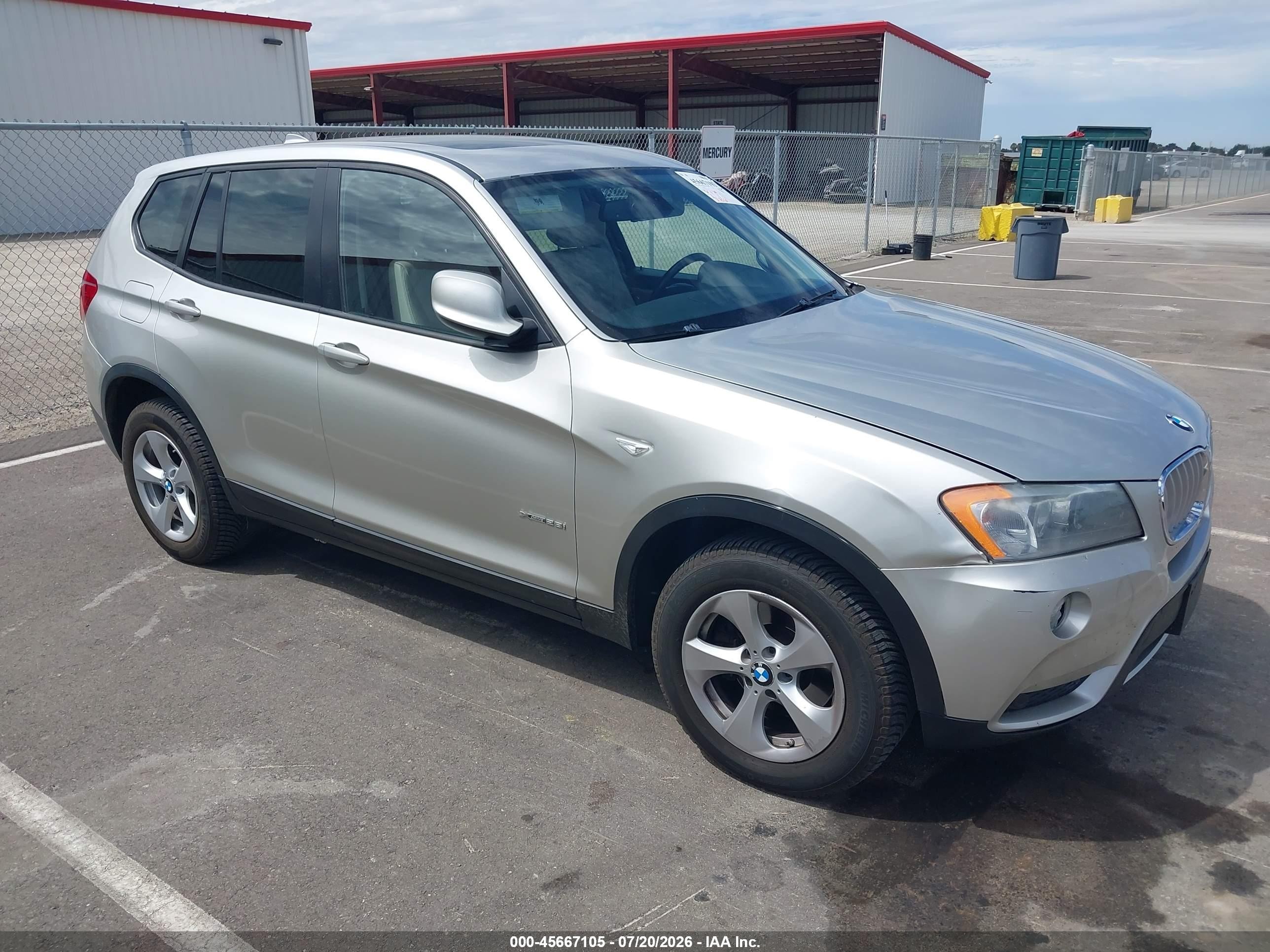 2012 BMW X3 28i, VIN 5UXWX5C5XCL722197 — Бок