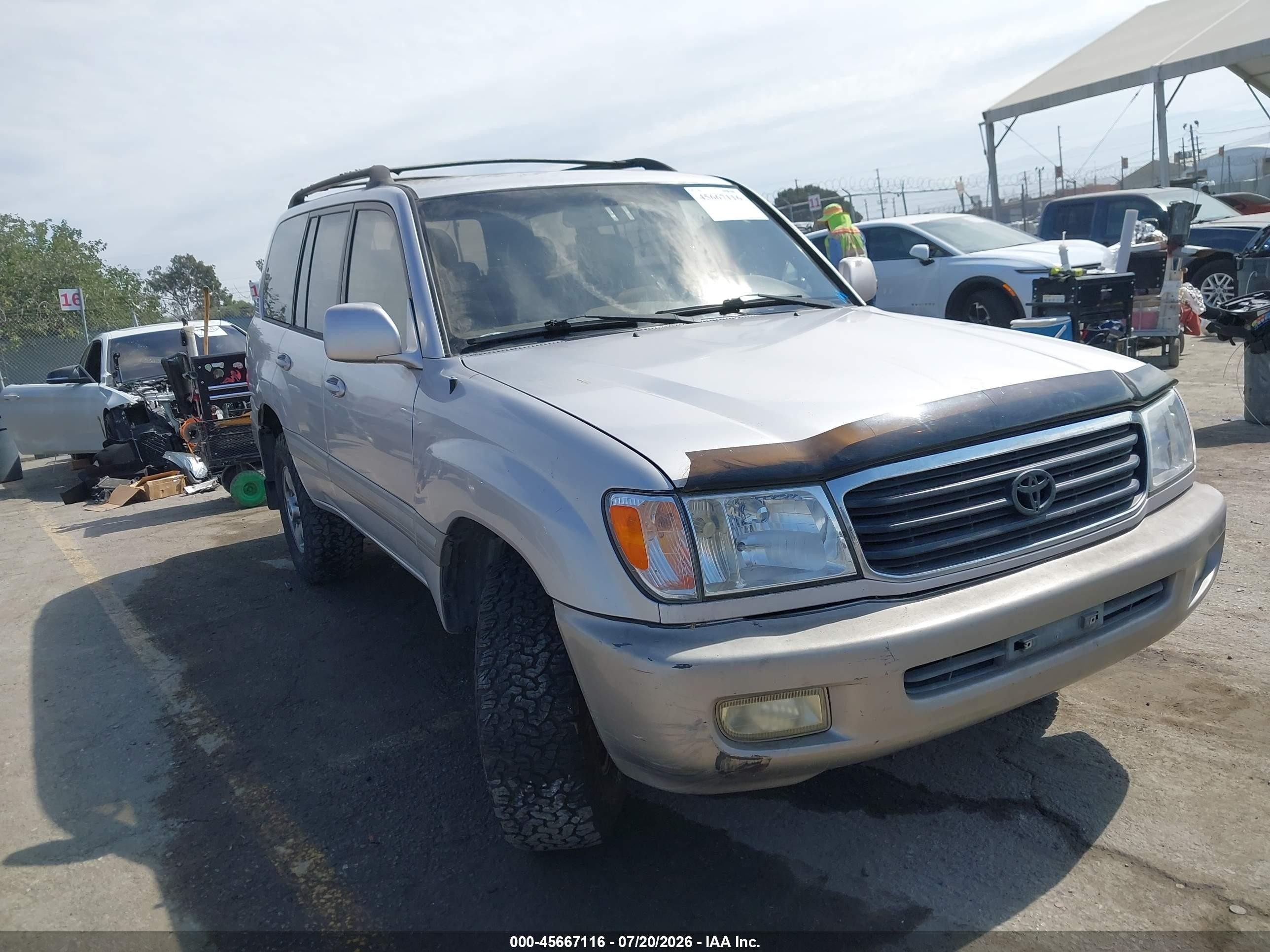 2001 Toyota Land Cruiser, VIN JTEHT05J712003703 — Rear end