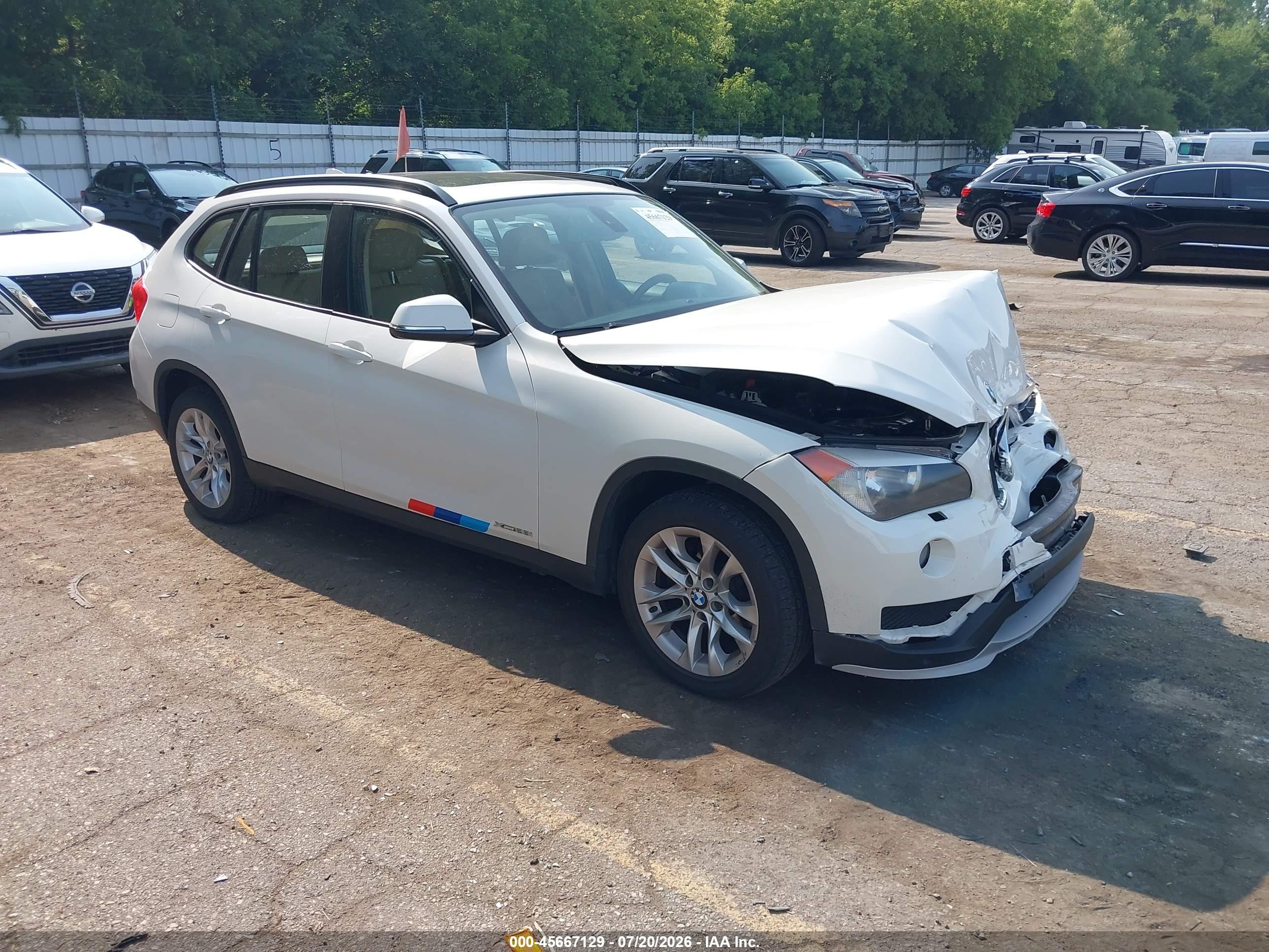 2015 BMW X1 xDrive28i, VIN WBAVL1C53FVY26120 — Front end