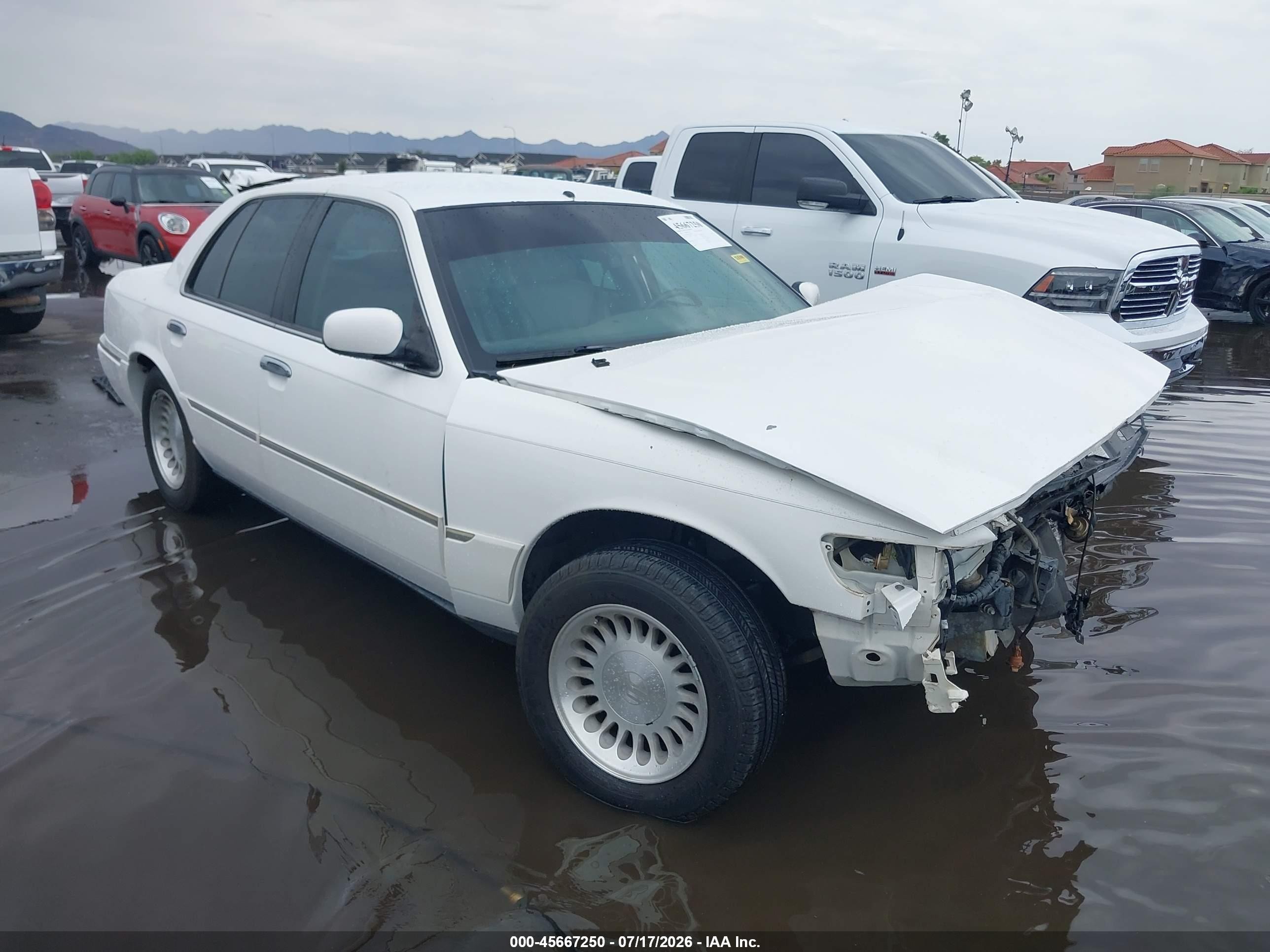 2001 Mercury Grand Marquis LS, VIN 2MEFM75W91X683872 — Front end
