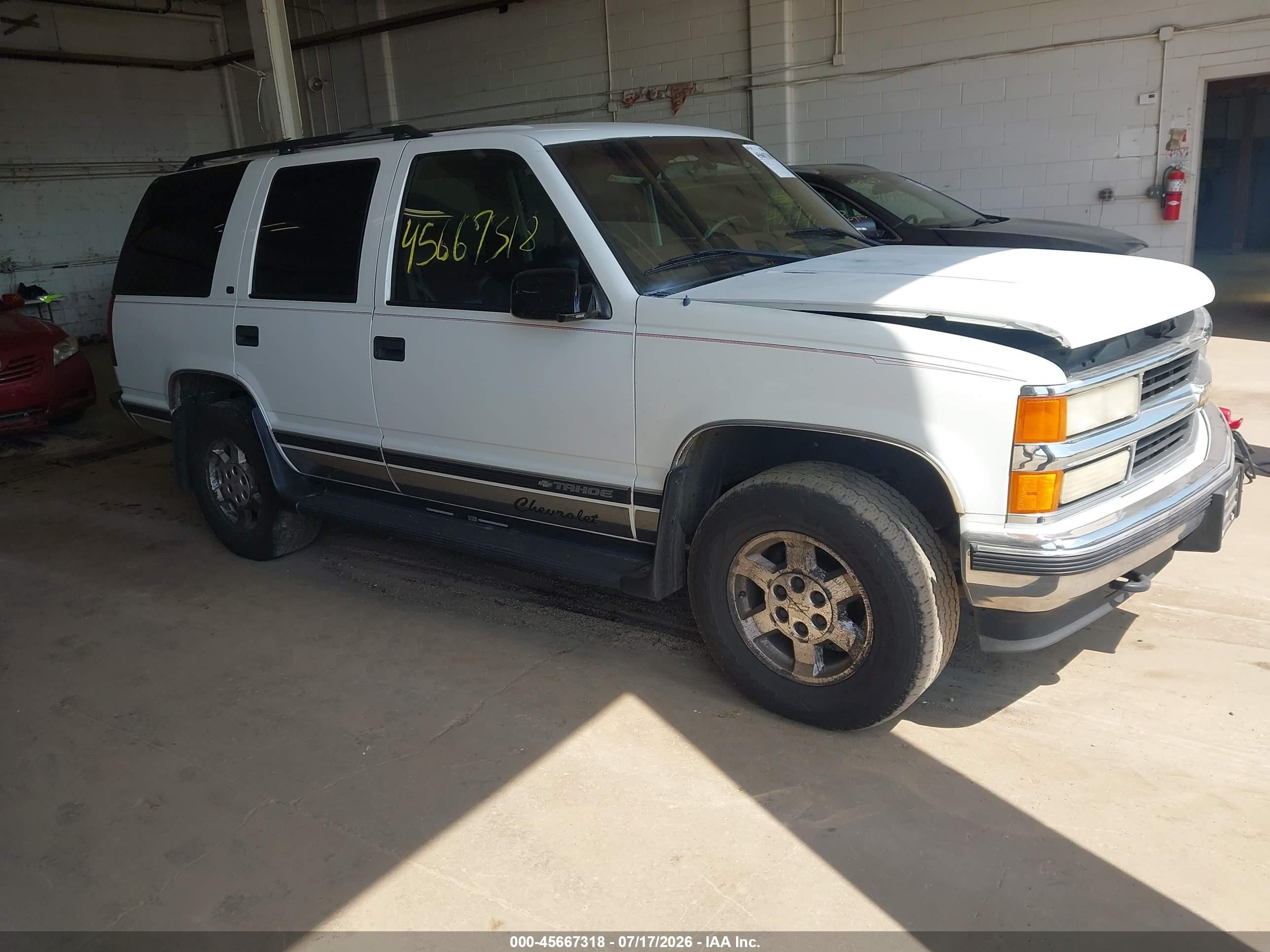 1999 Chevrolet Tahoe, VIN 1GNEK13R8XJ531457 — Normal wear
