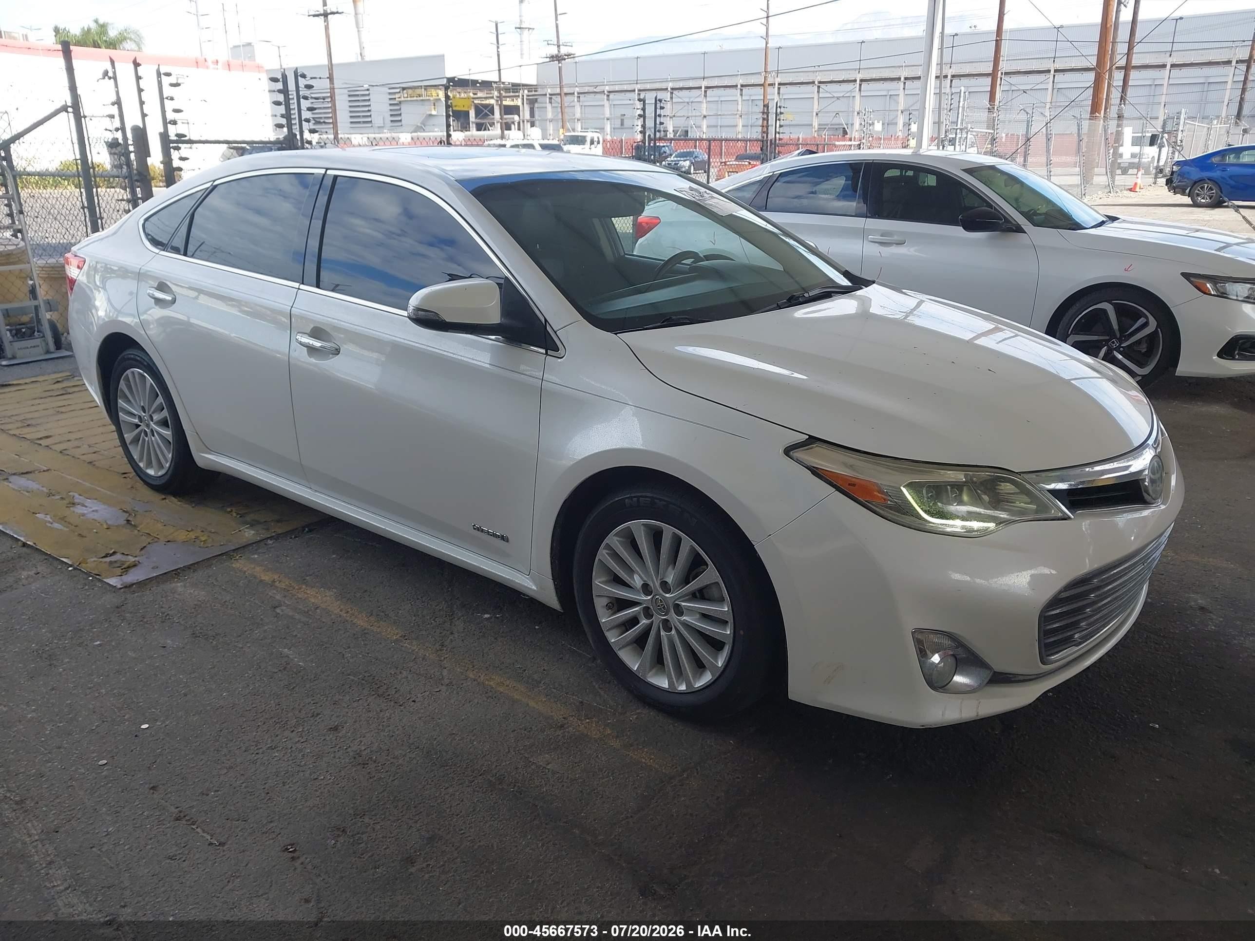 2013 Toyota Avalon Limited, VIN 4T1BD1EB9DU015409 — Side