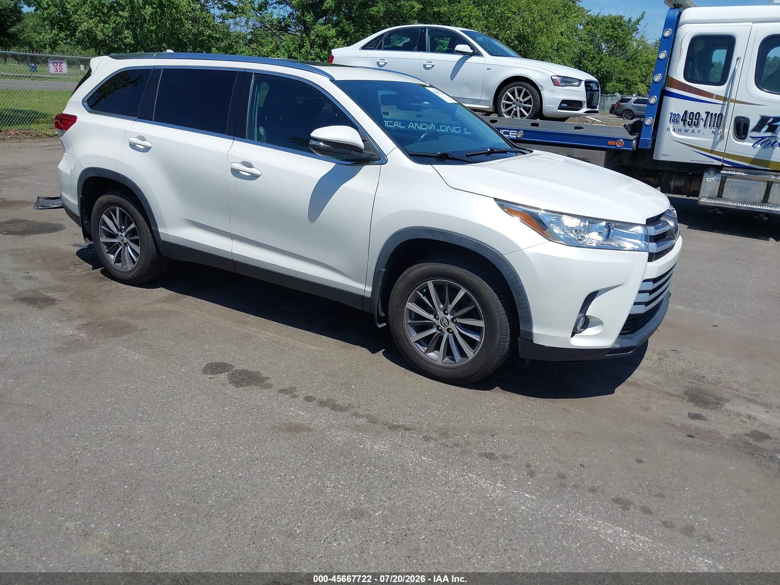 2019 Toyota Highlander XLE, VIN 5TDJZRFH9KS713927 — Water / flood