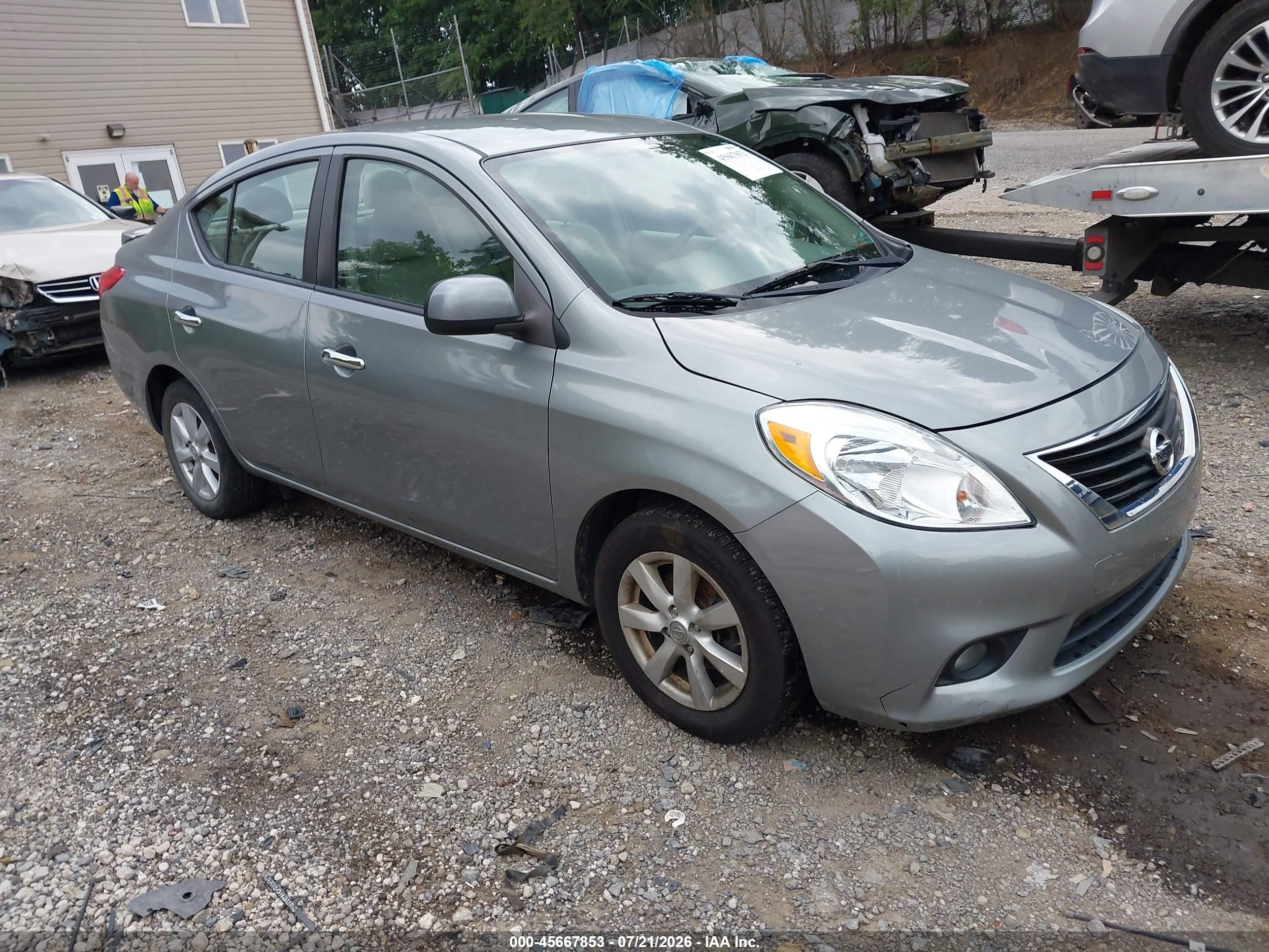 2013 Nissan Versa SV, VIN 3N1CN7AP9DL893140 — Normal wear