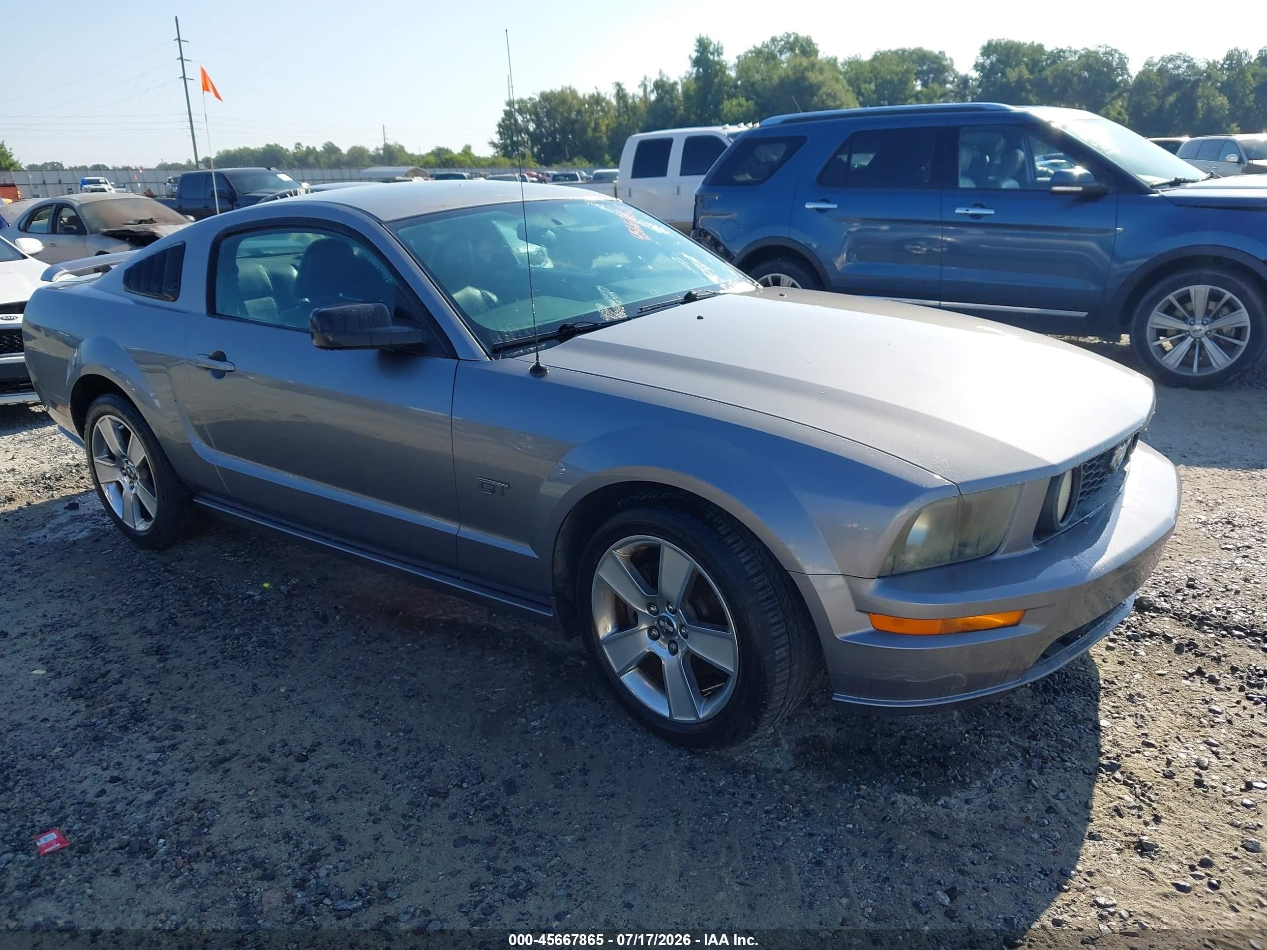2007 Ford Mustang GT Deluxe, VIN 1ZVFT82H575244661 — Normal wear